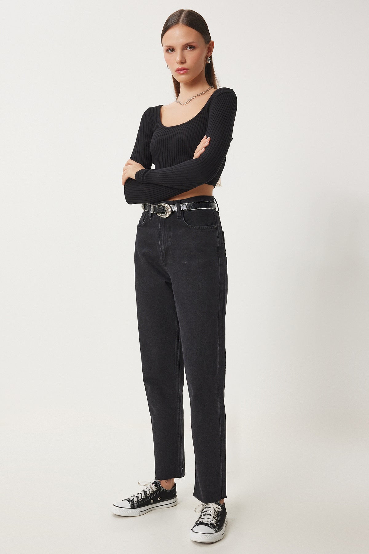 Siyah Orta Bel Straight Jeans UT00024