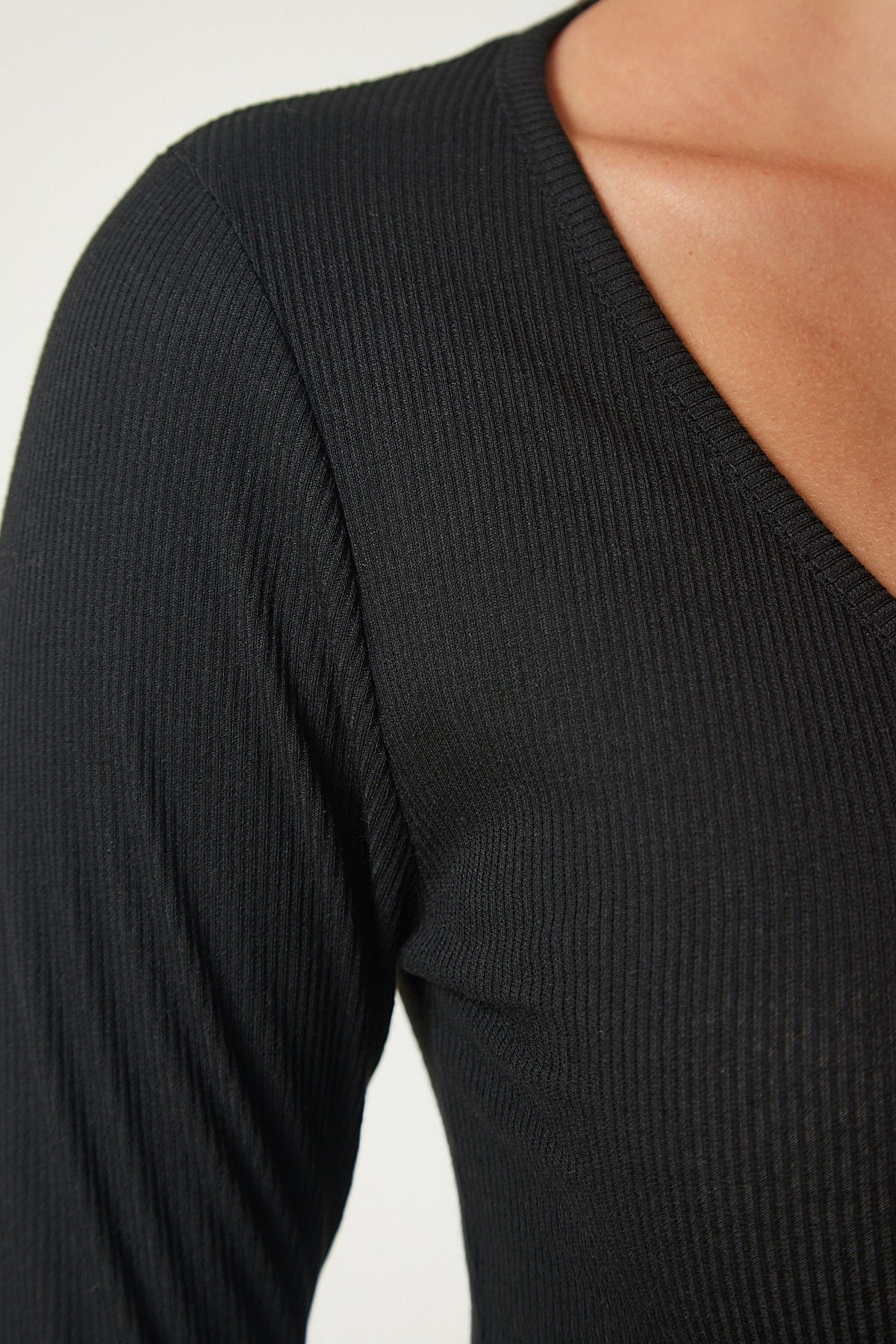 Siyah V Yaka Crop Örme Bluz UB00201