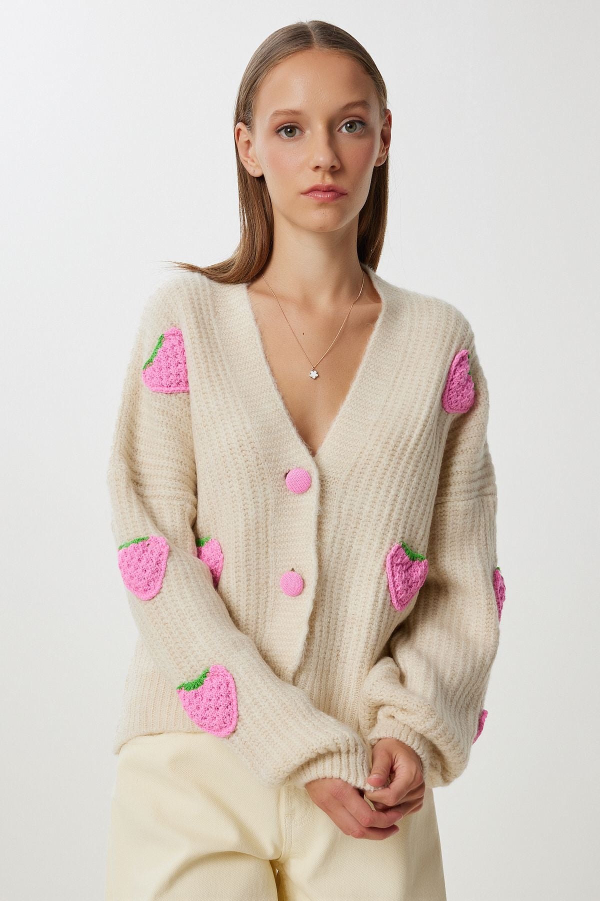 Bej Çilek Motifli Oversize Triko Hırka PF00008