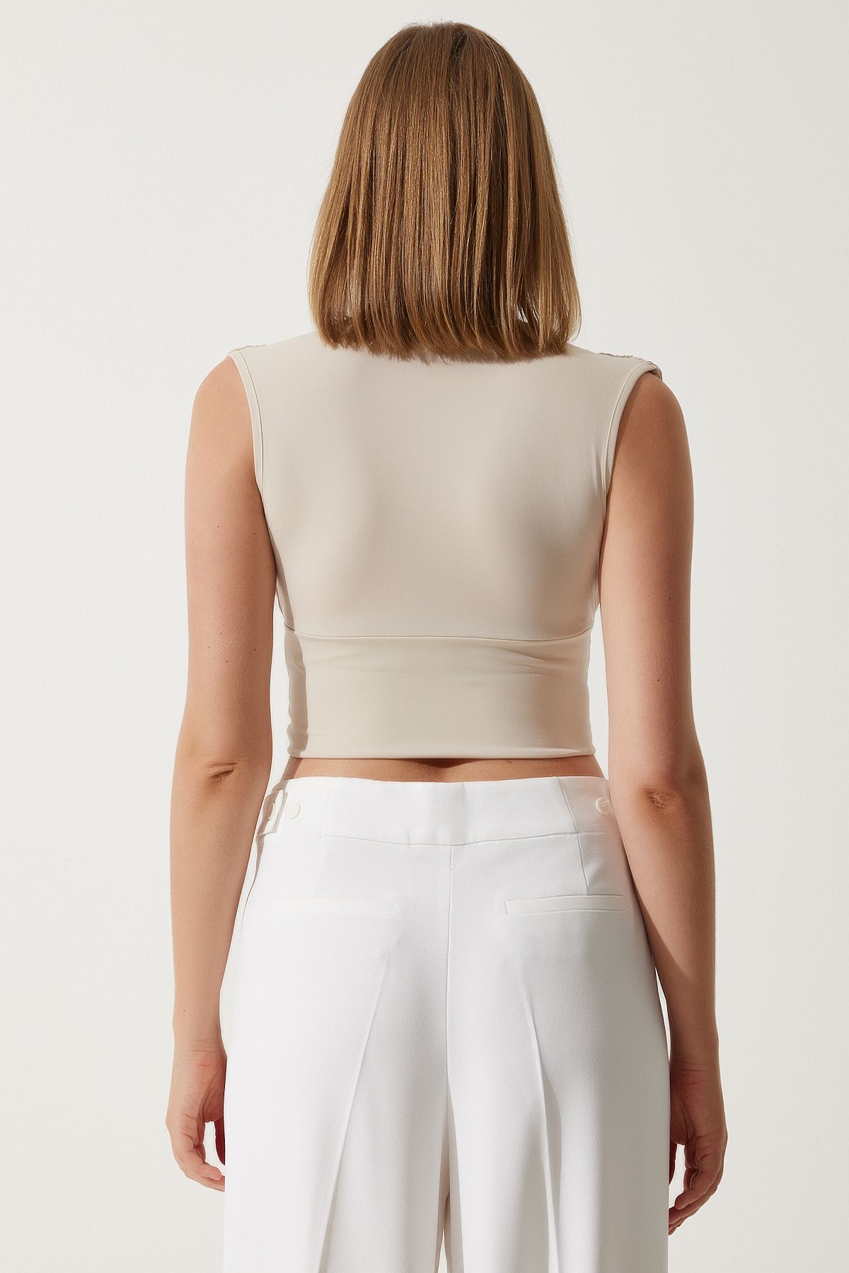 Krem Derin V Yakalı Crop Sandy Örme Bluz BF00039
