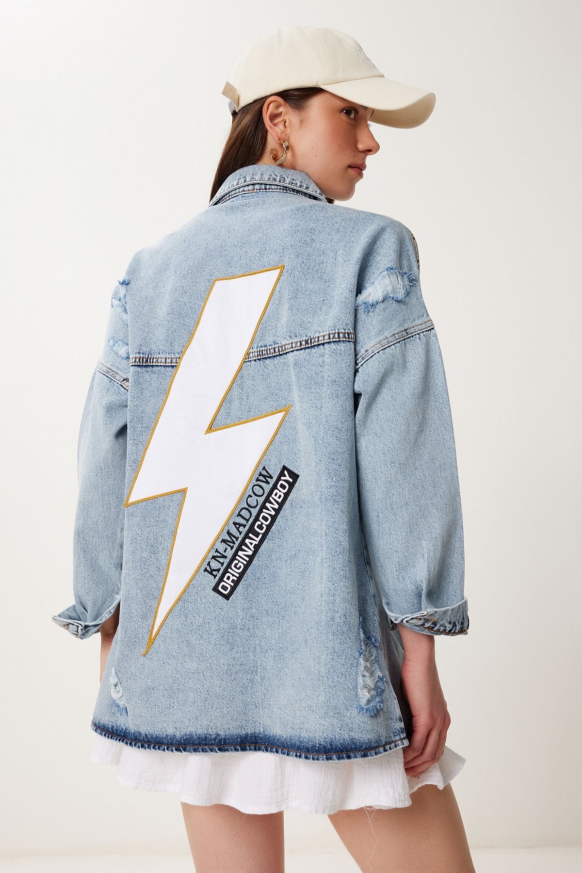 Açık Mavi Sökük Detaylı Basklı Oversize Denim Ceket SA00041