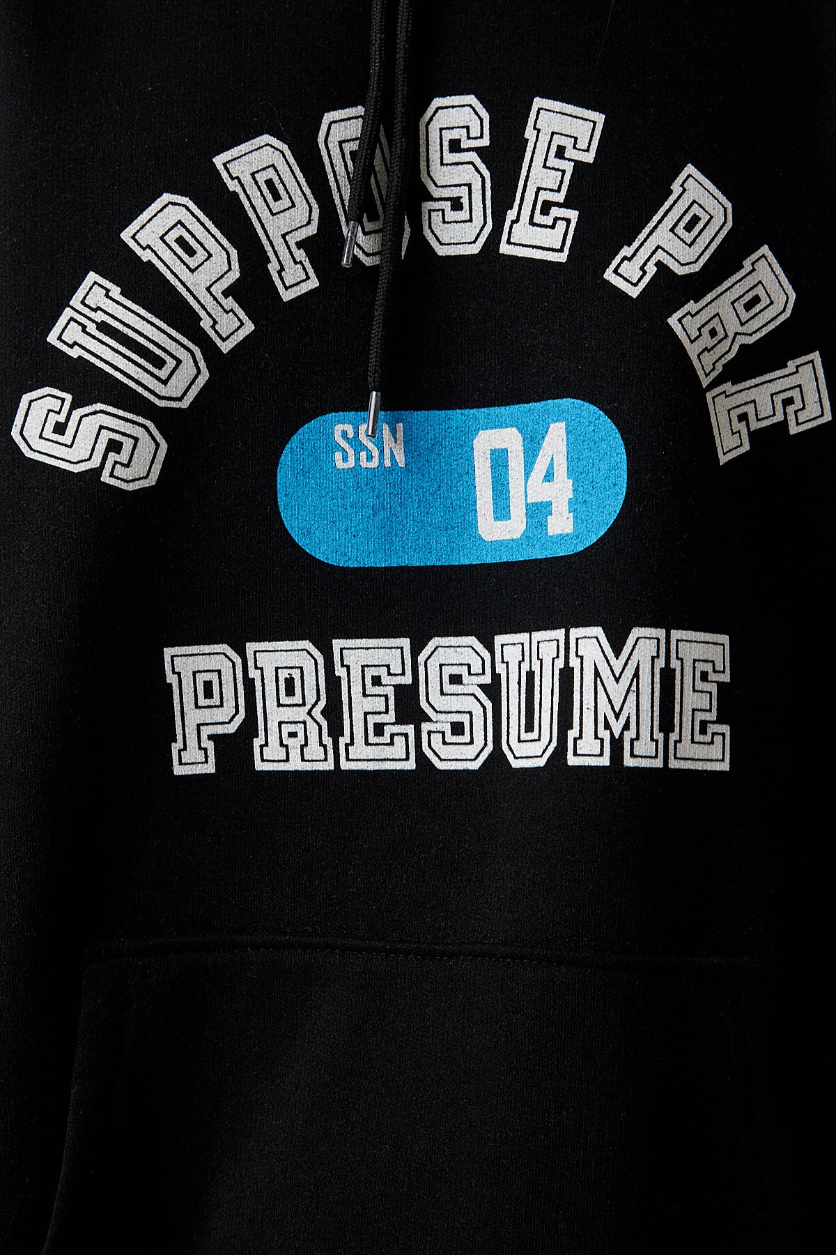 Siyah Kapüşonlu Şardonlu Baskılı Sweatshirt OW00003