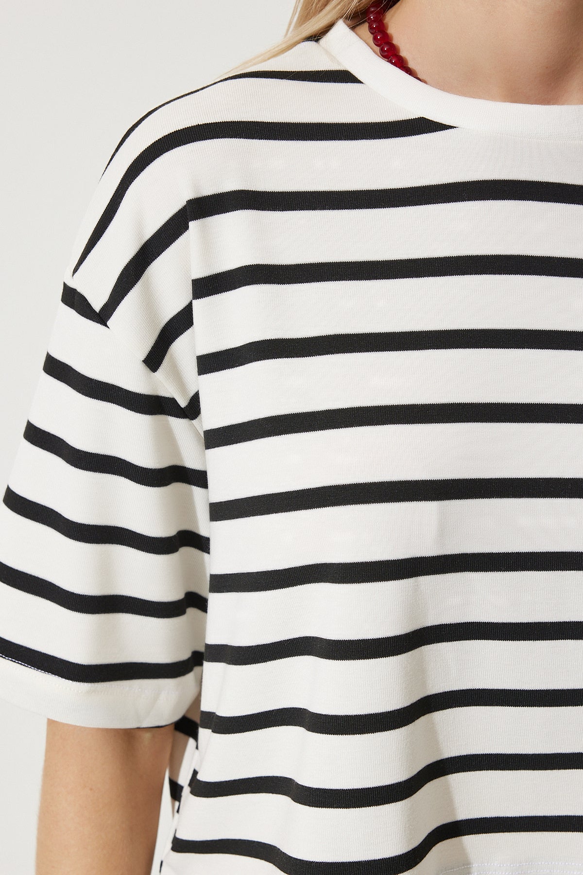 Beyaz Siyah Çizgili Oversize Crop Örme T-Shirt BP00162