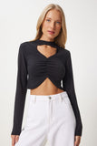 Siyah Cut Out Detaylı Büzgülü Crop Örme Bluz  FN03369