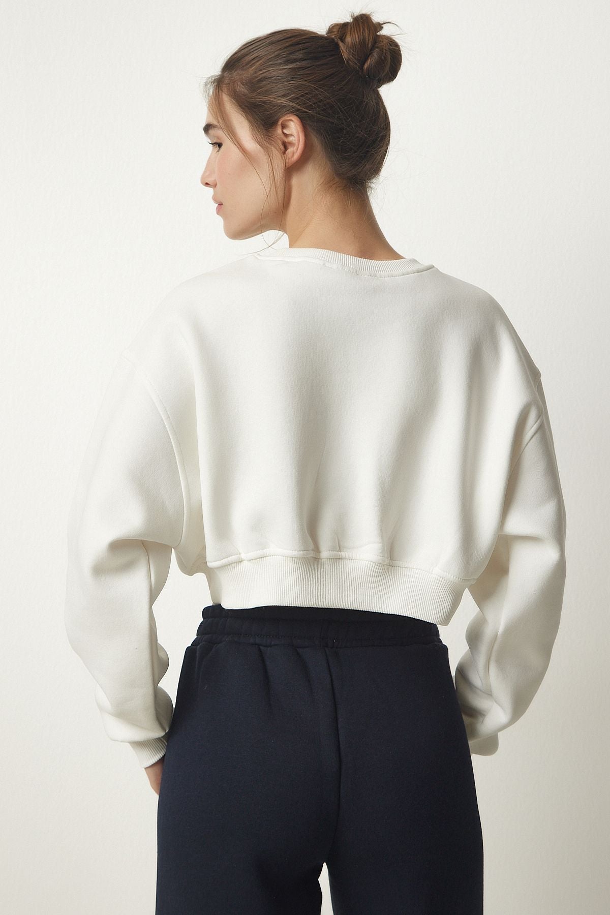 Ekru Baskılı Şardonlu Crop Örme Sweatshirt HF00443