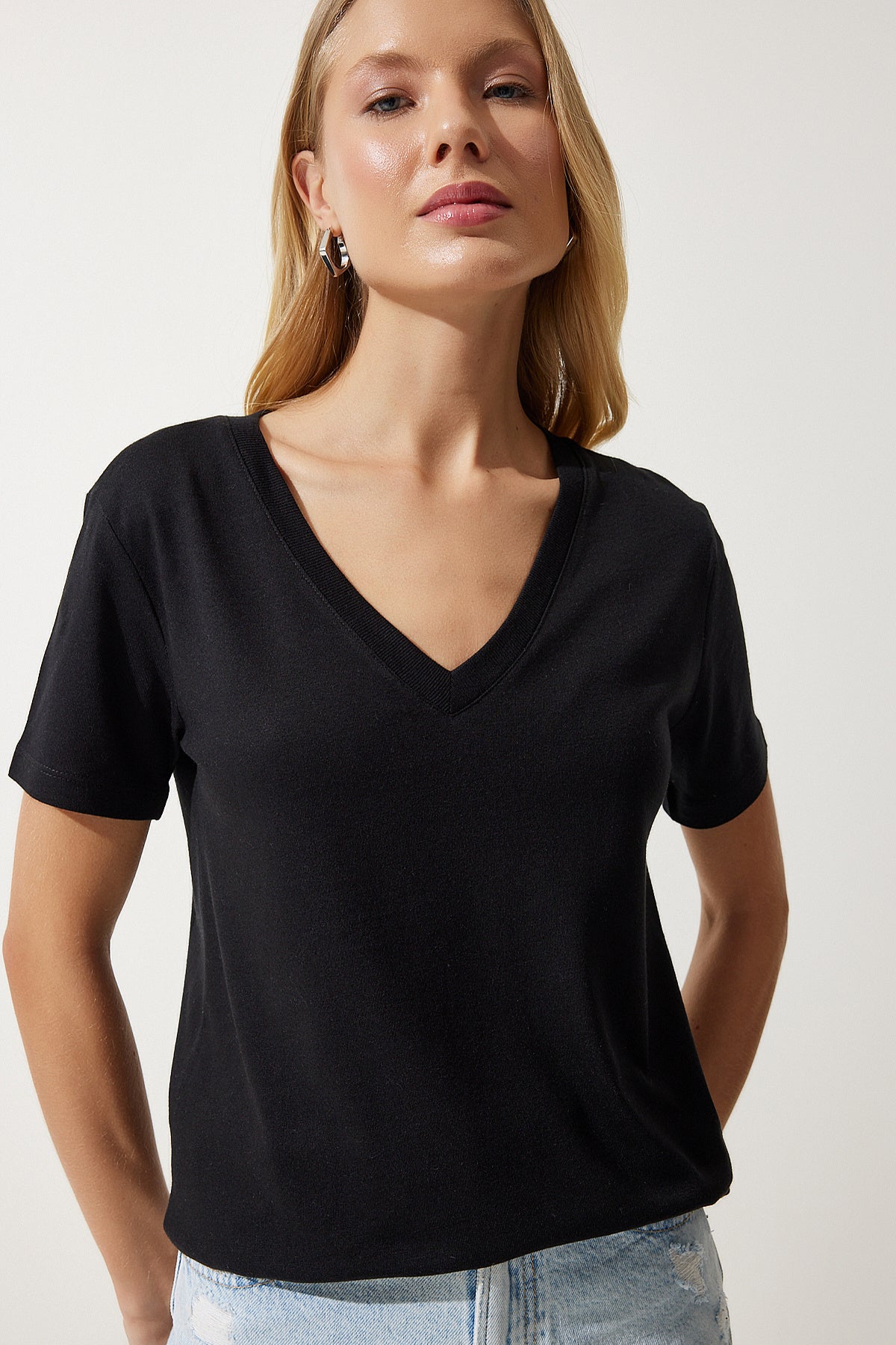 Siyah V Yaka Modal Örme T-Shirt HW00009