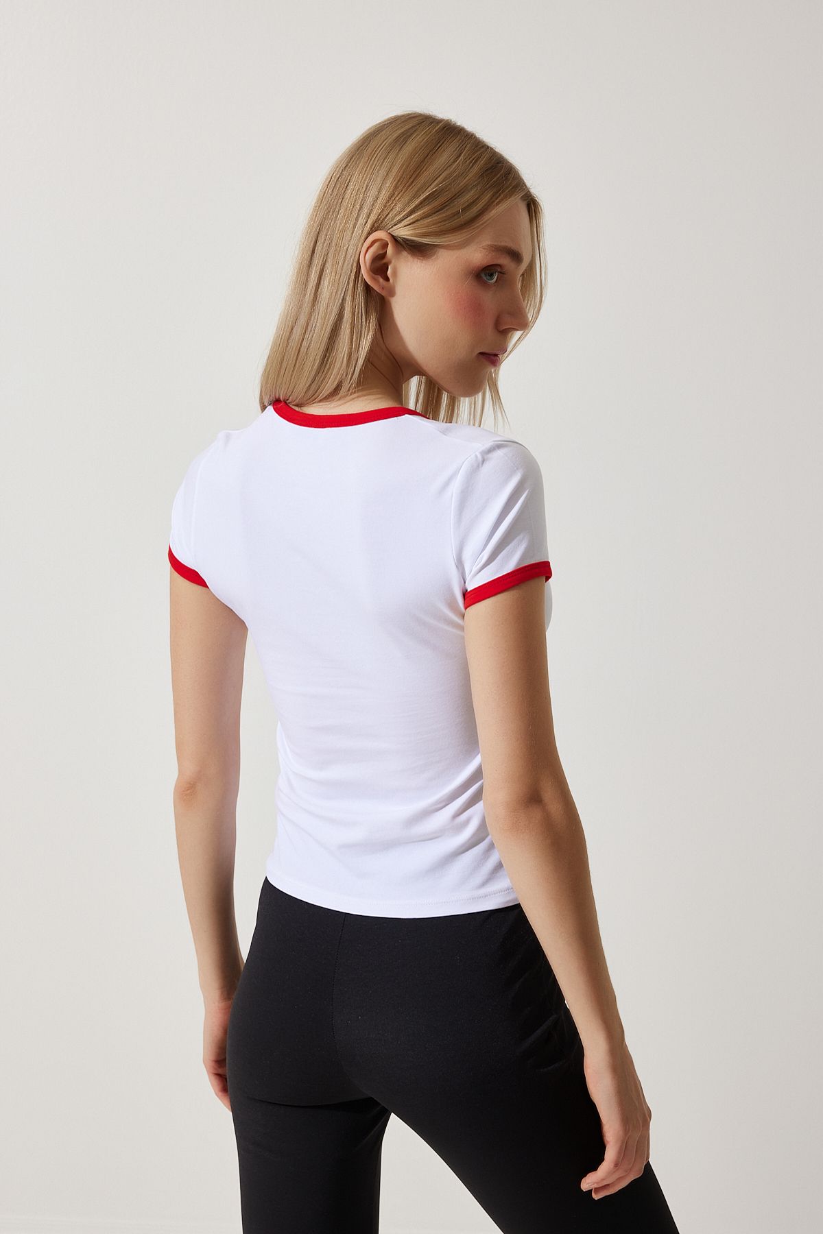 Beyaz Sloganlı Pamuklu Fit Örme T-Shirt UB00275