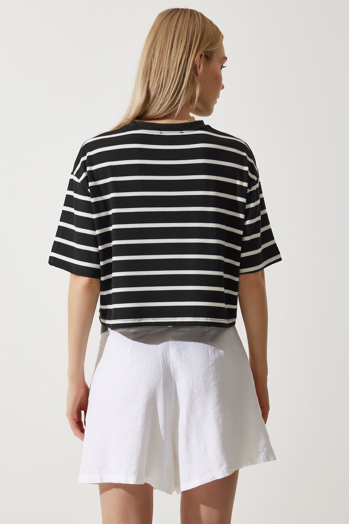 Siyah Beyaz Çizgili Oversize Crop Örme T-Shirt BP00162