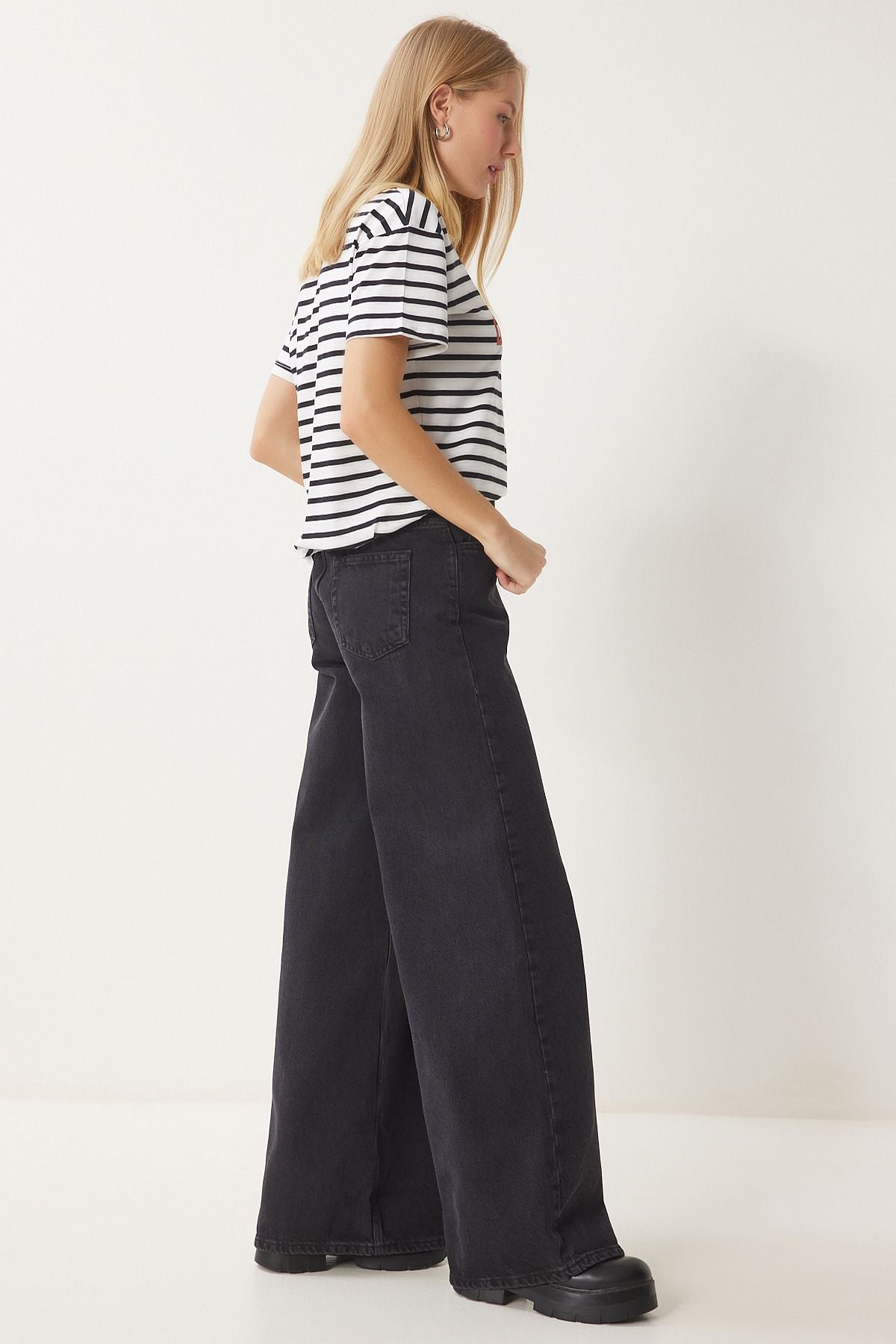 Siyah Orta Bel Geniş Paça Jean FN03413
