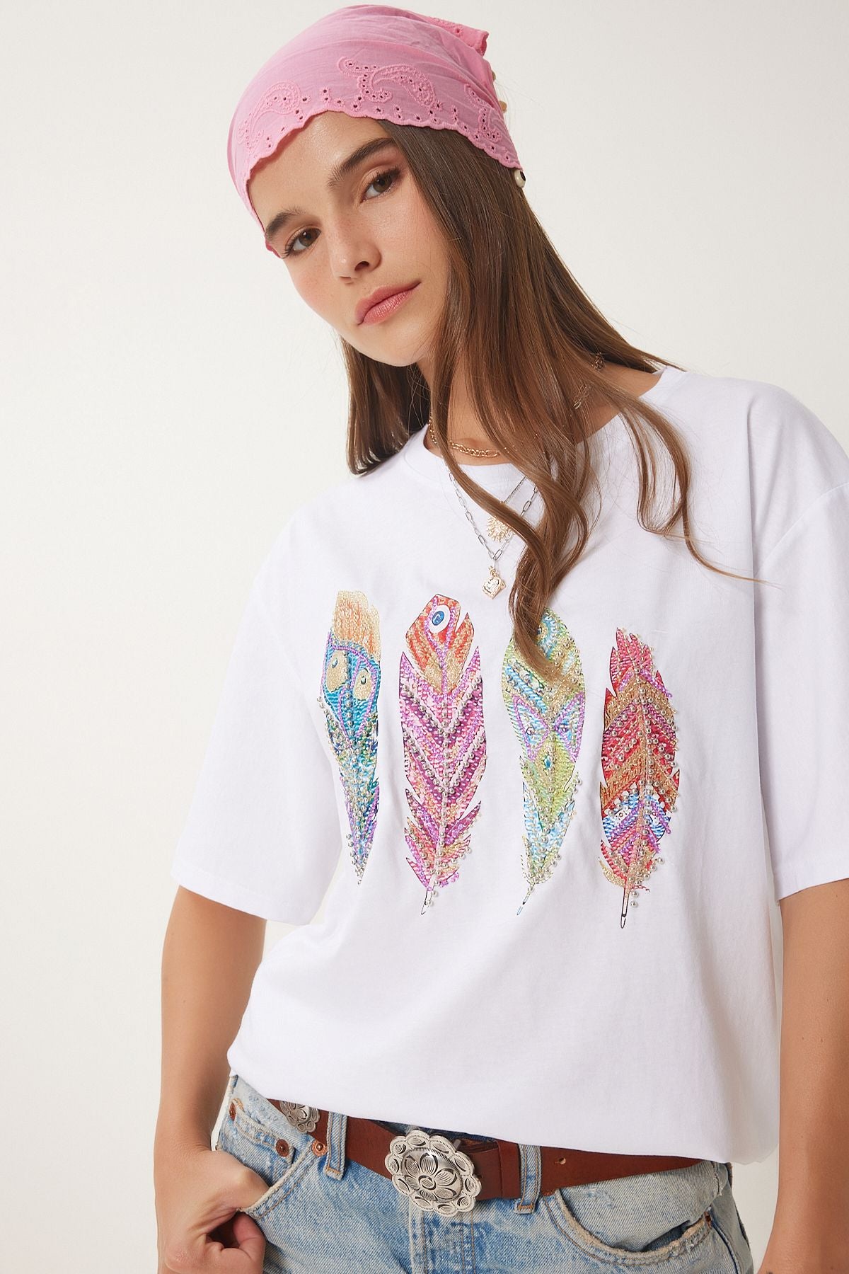 Beyaz Boncuk Detaylı Baskılı Örme T-Shirt BW00003