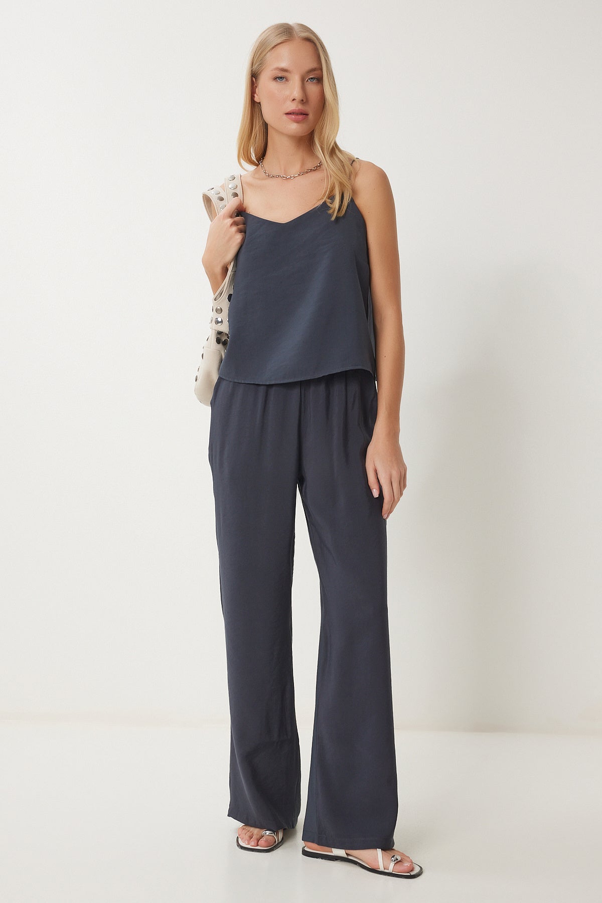 Antrasit Askılı Dokuma Bluz Pantolon Takım MC00293