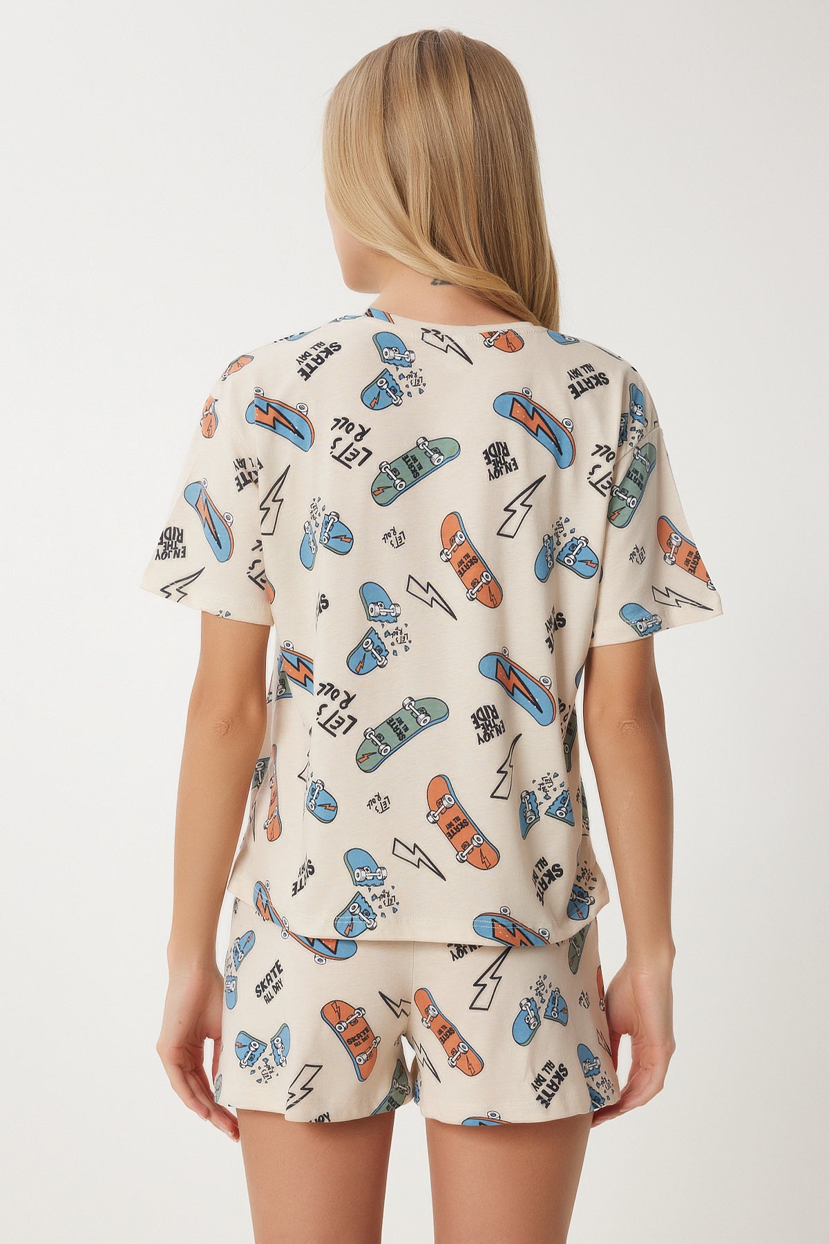 Krem Desenli Şortlu Örme Pijama Takımı XE00002