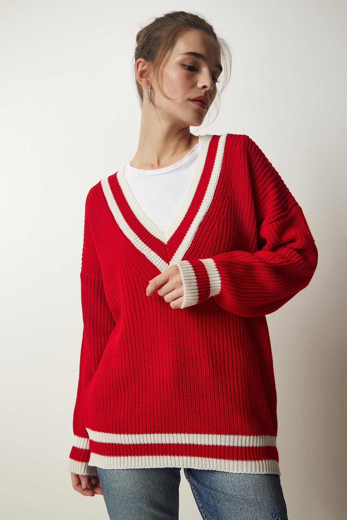 Kırmızı V Yaka Şerit Detaylı Oversize Triko Kazak YY00191