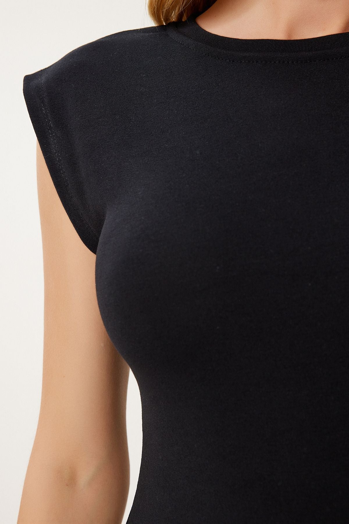 Siyah Kolsuz Esnek Örme T-Shirt ZV00307