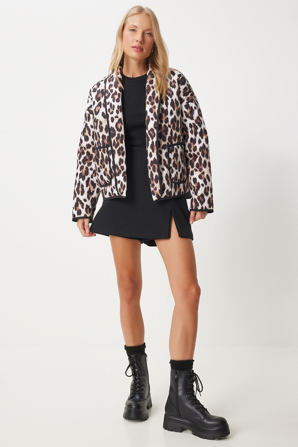Bej Siyah Leopar Desenli Cepli Kapitone Mont NT00433