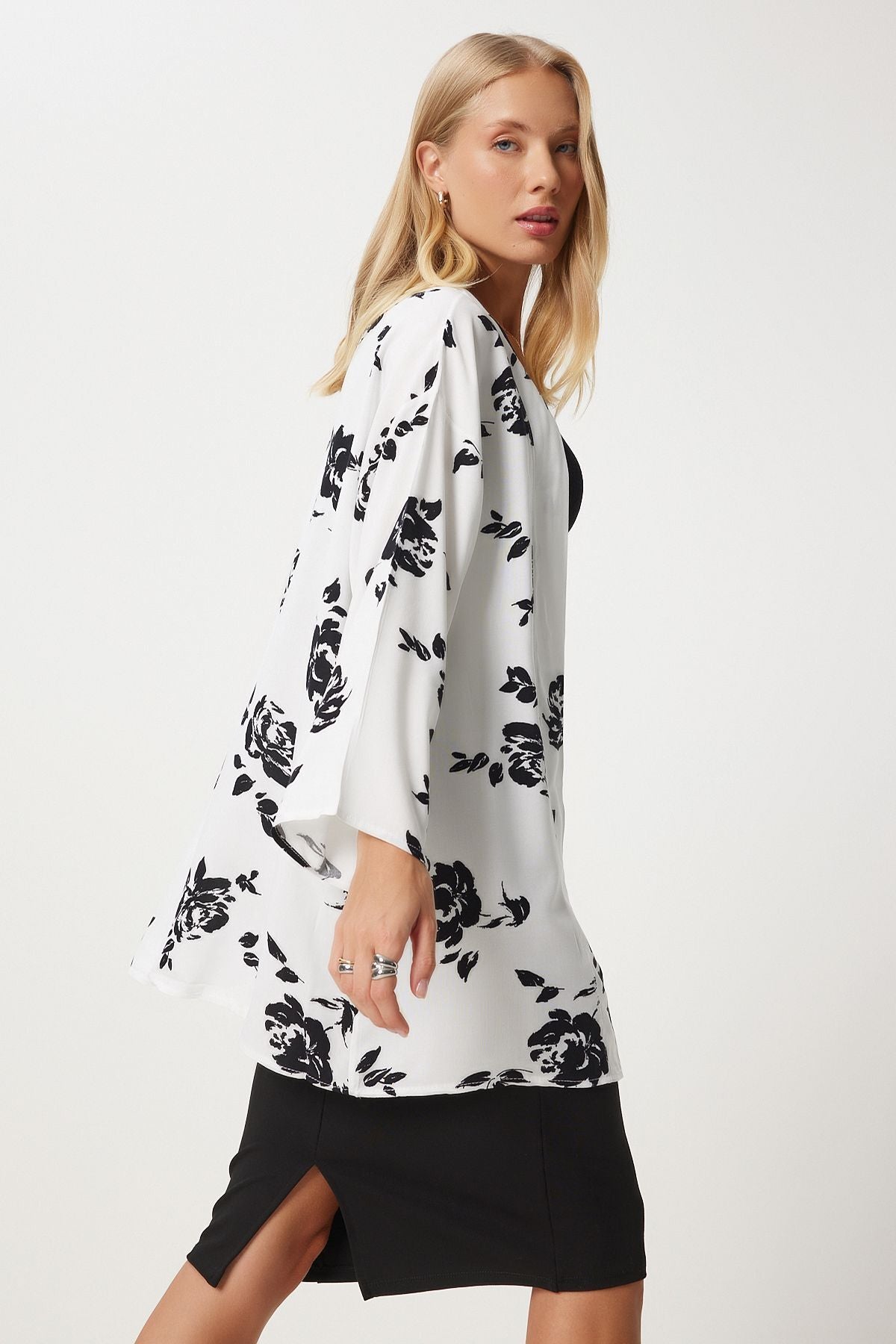 Beyaz Desenli Viskon Kimono EN00615