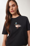 Siyah Taş Detaylı Armalı Pamuklu Örme T-Shirt CR00521