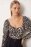Bej Kahverengi Leopar Desenli Kalp Yaka Crop Örme Bluz FF00167