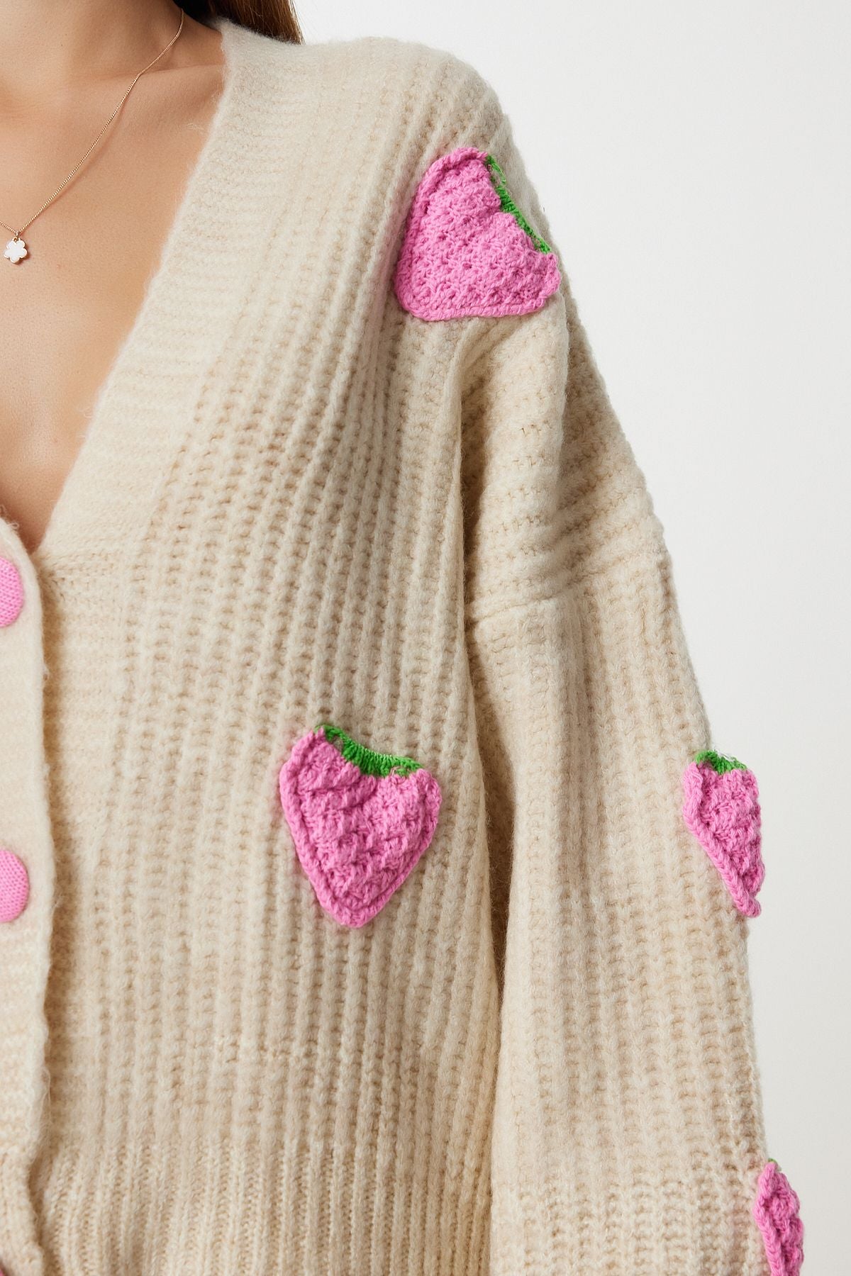 Bej Çilek Motifli Oversize Triko Hırka PF00008