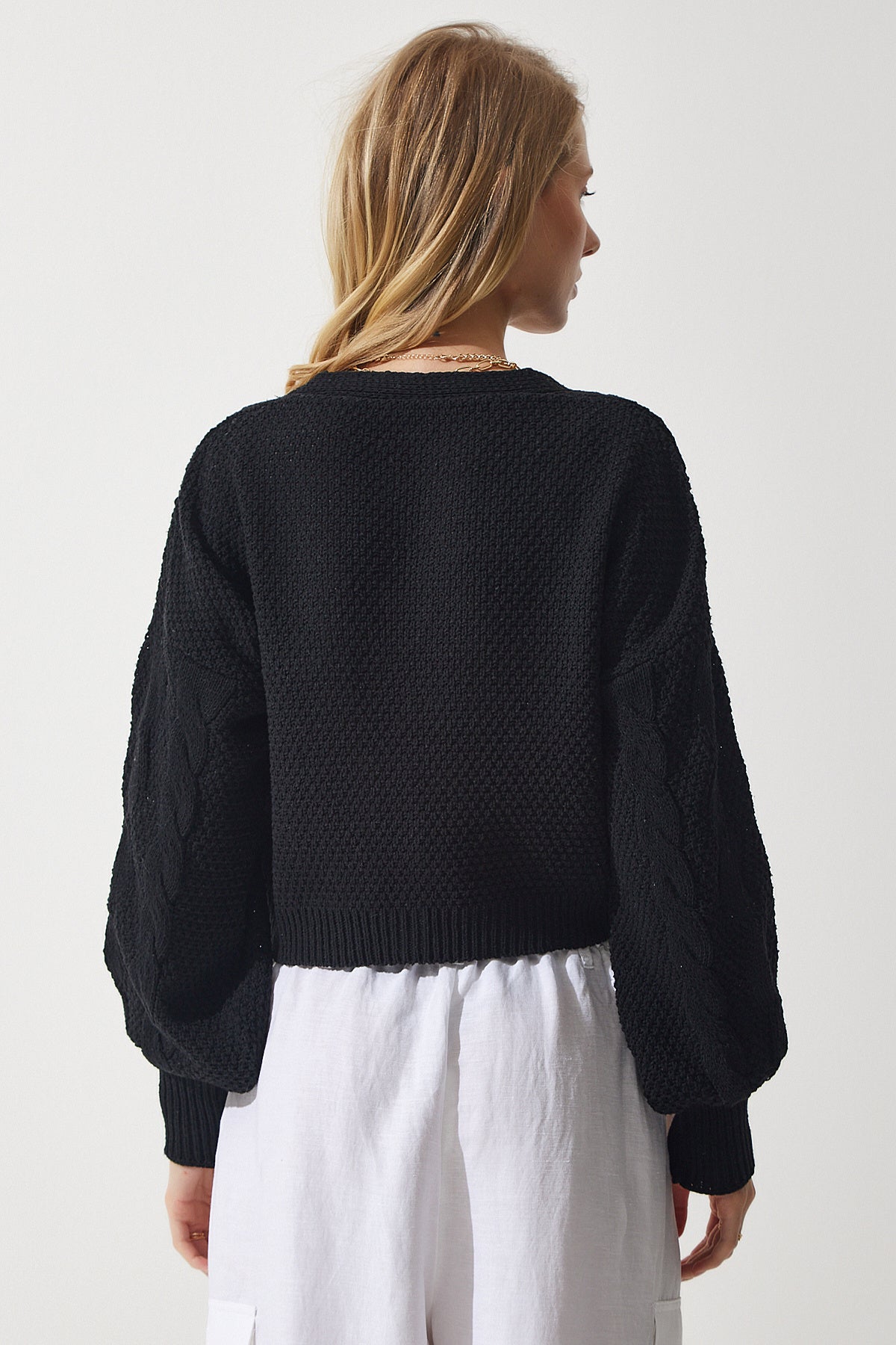 Siyah Motifli Düğmeli Crop Triko Hırka  MW00132
