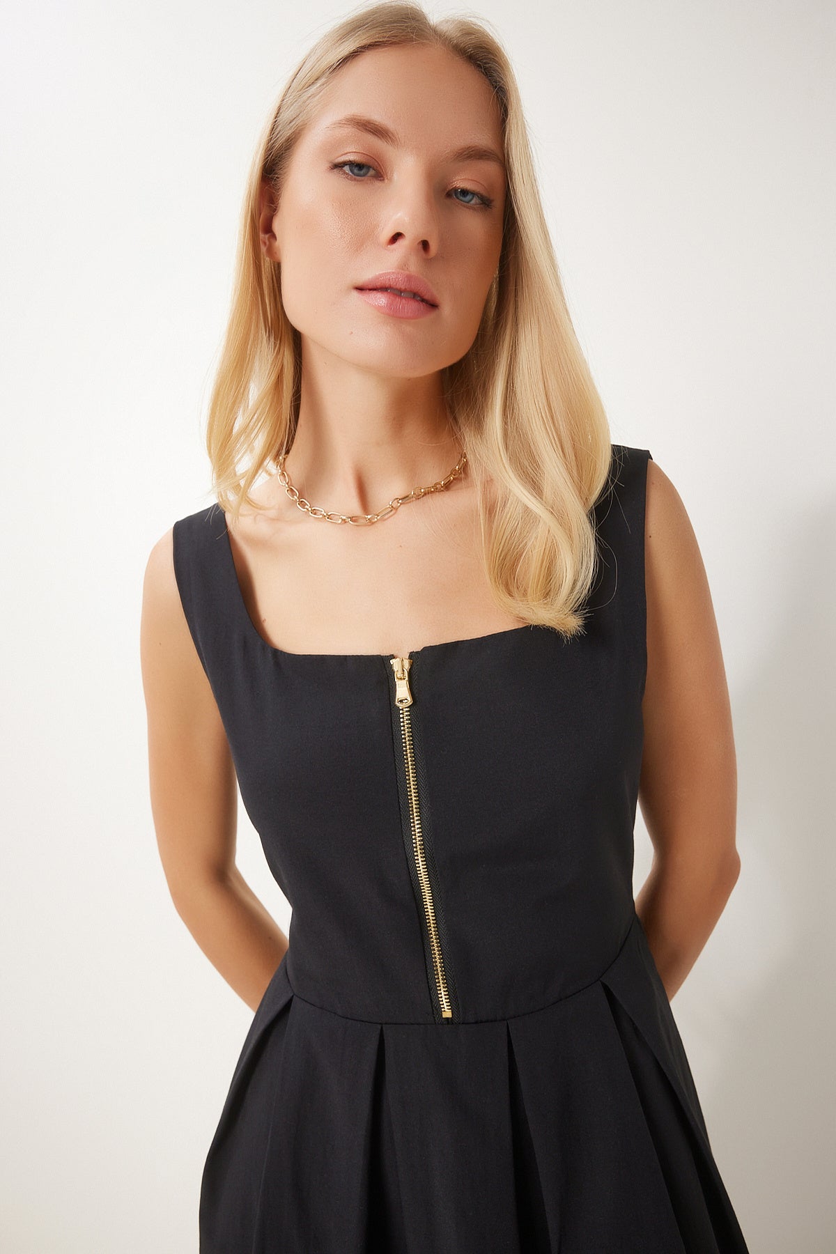 Siyah Fermuar Detaylı Midi Poplin Elbise UB00340