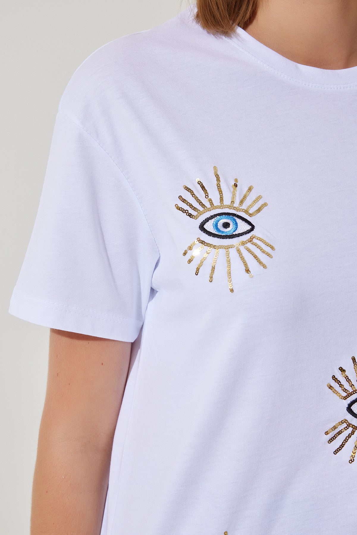 Beyaz Pullu Nakışlı Oversize Pamuklu Örme T-Shirt MP00027