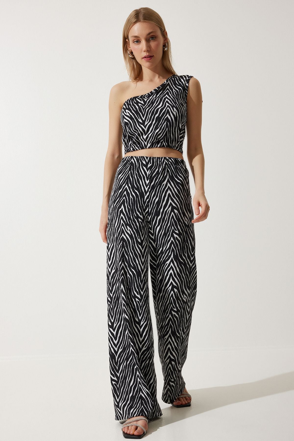 Siyah Beyaz Desenli Örme Crop Bluz Palazzo Takım MC00260