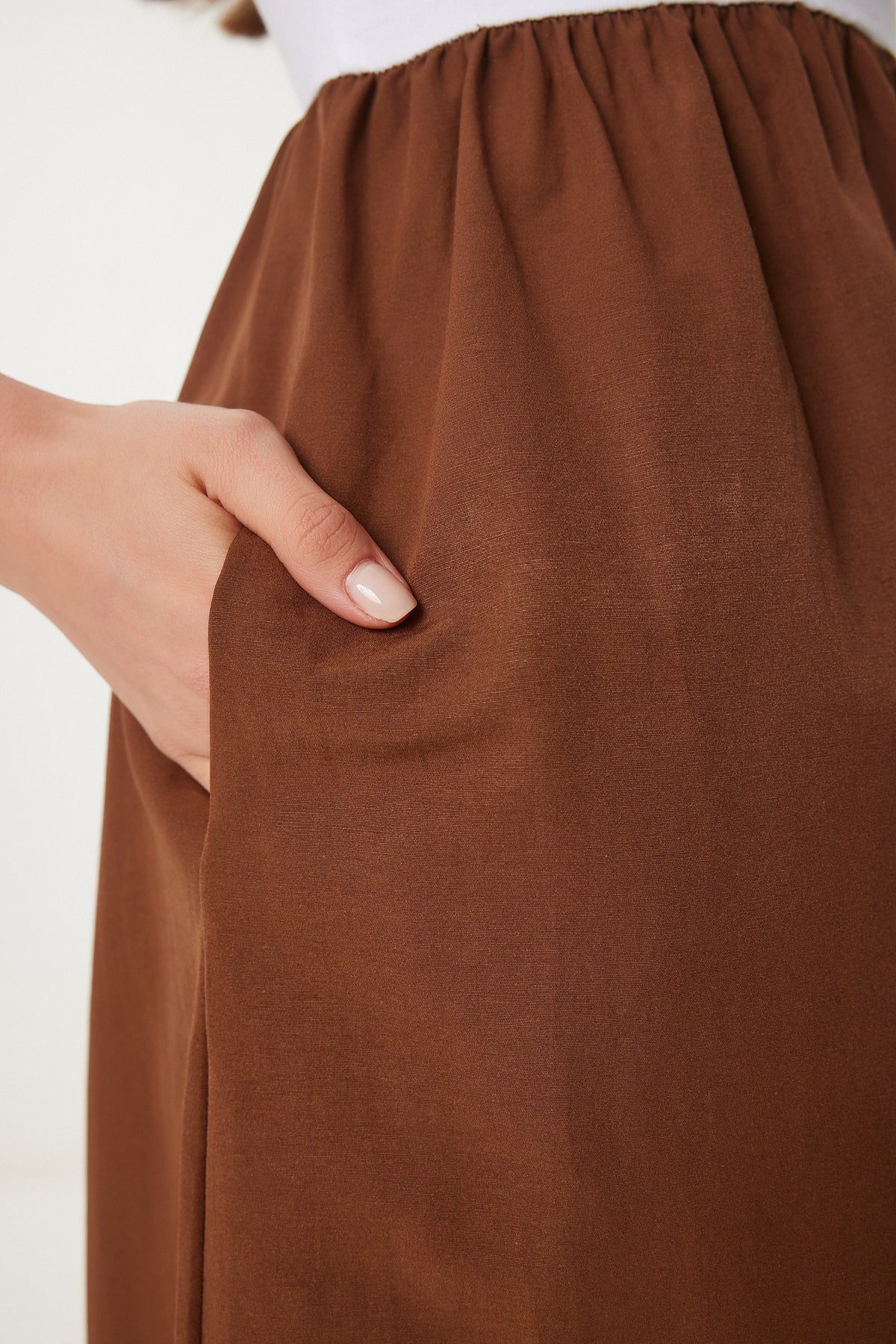 Kahverengi Beyaz Örme Üstlü Yazlık Poplin Evaze Elbise UB00289