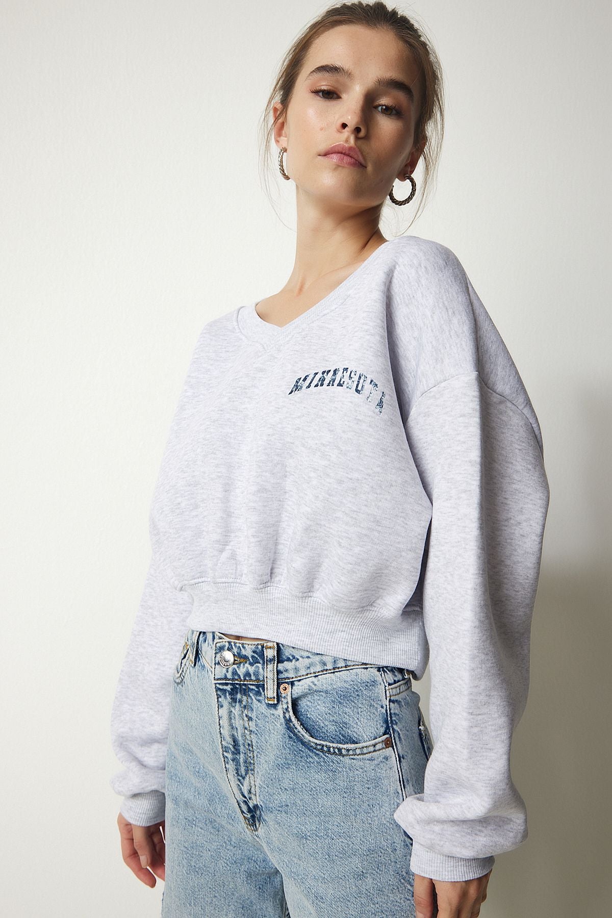 Gri Melanj V Yaka Oversize Crop Örme Sweatshirt MC00239