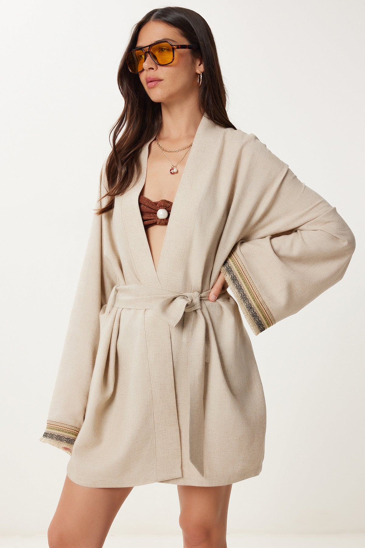 Bej Nakış İşlemeli Kuşaklı Keten Kimono BV00176