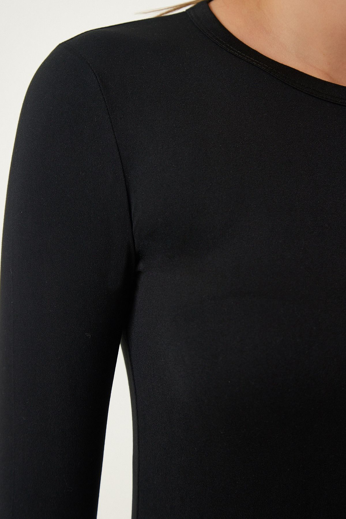Siyah Bisiklet Yaka Basic Viskon Örme Bluz RX00048