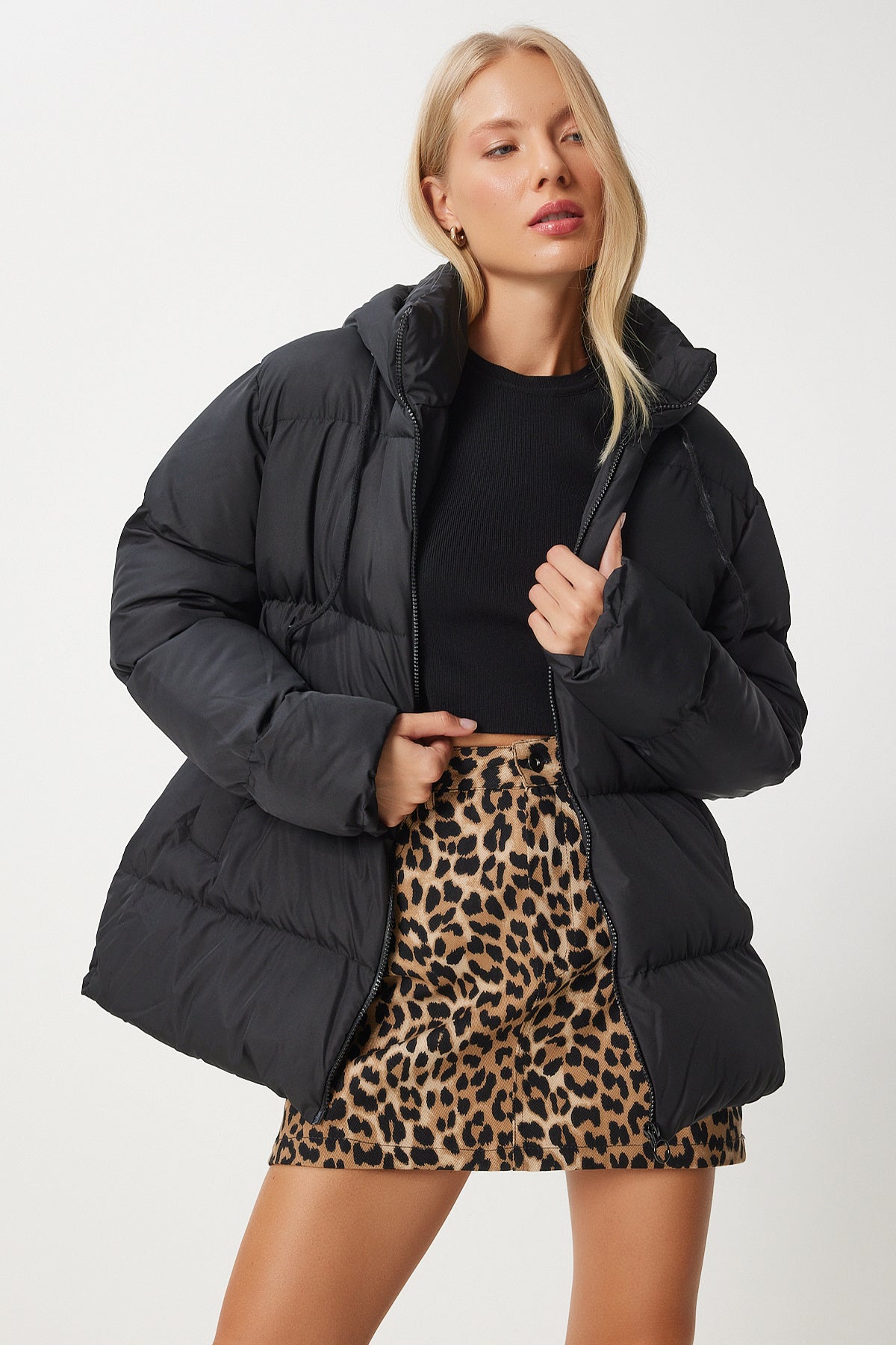 Siyah Kapüşonlu Oversize Şişme Mont RV00068