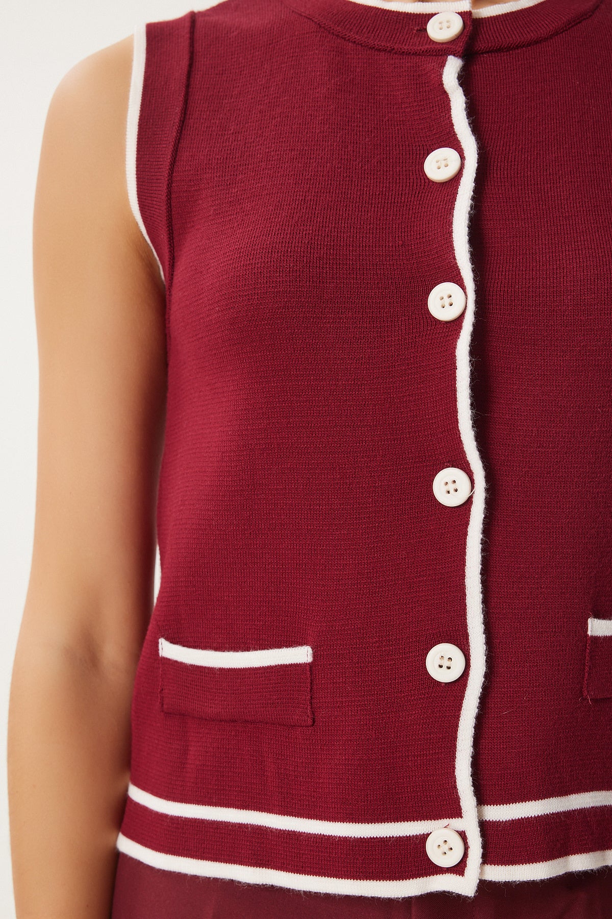 Bordo Kontrast Şerit Detaylı Triko Yelek FN03406