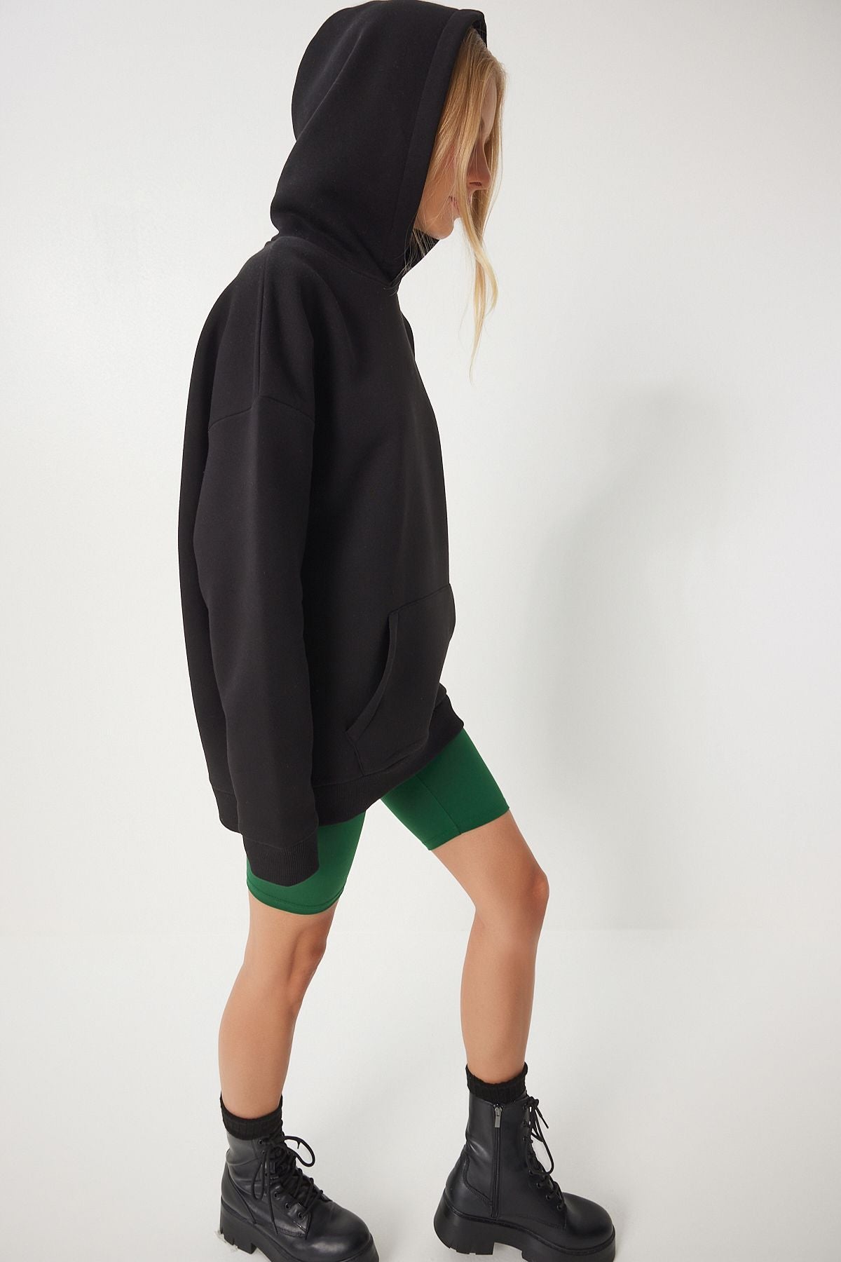 Siyah Kapüşonlu Şardonlu Oversize Sweatshirt OW00048