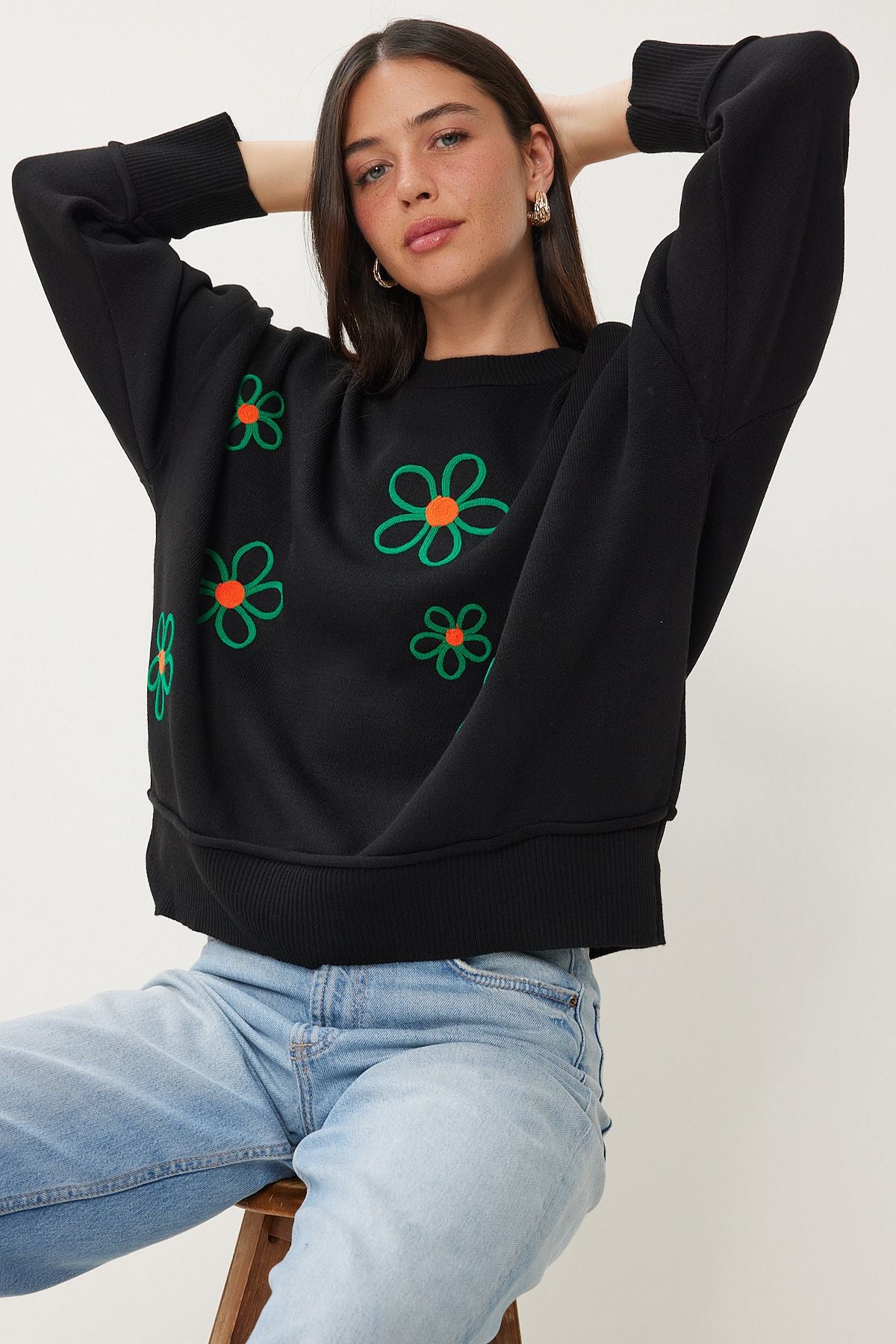 Siyah Çiçek Nakışlı Oversize Triko Kazak DD01262