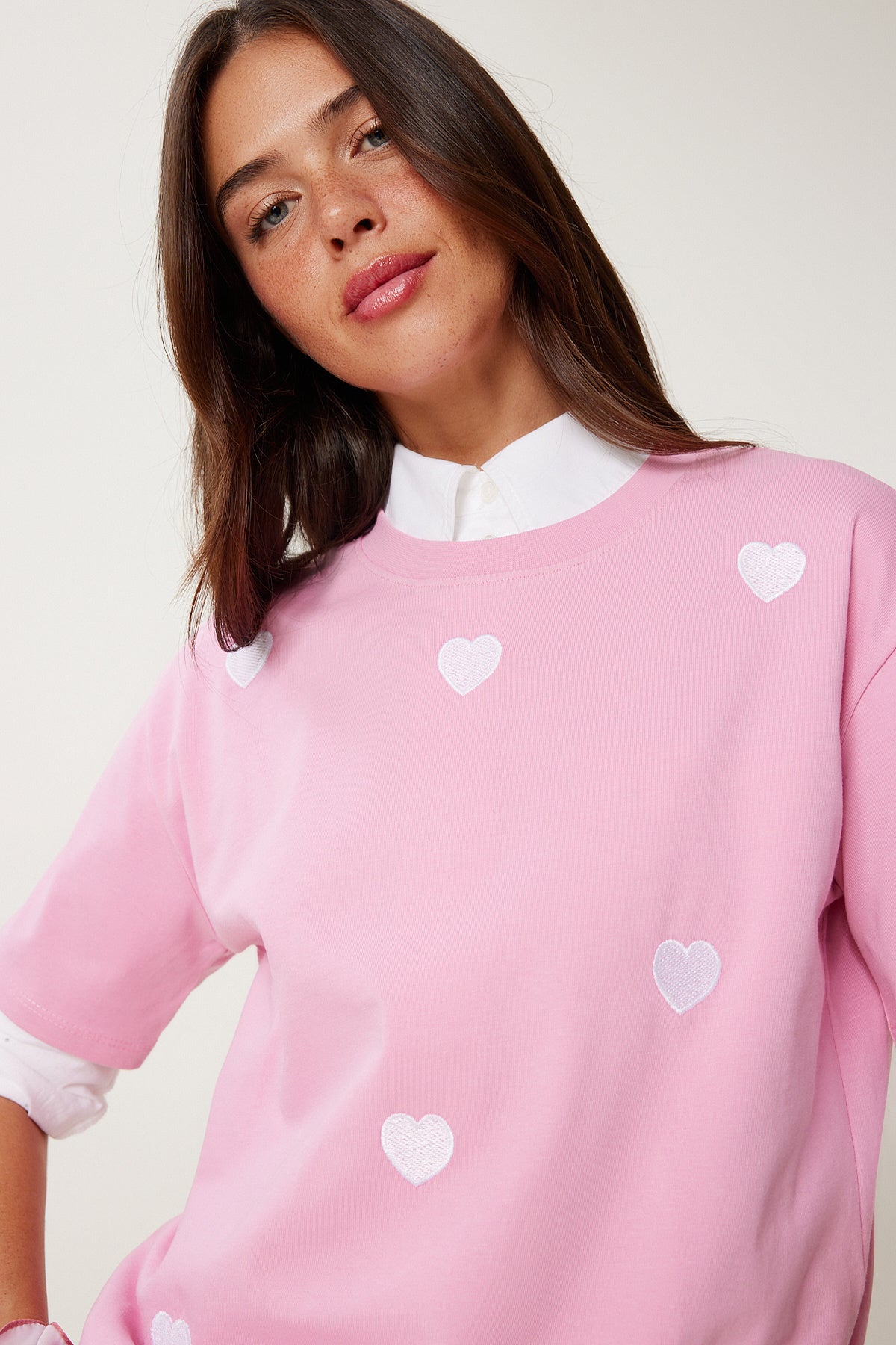 Pembe Kalp Nakışlı Pamuklu Örme T-Shirt AN00244