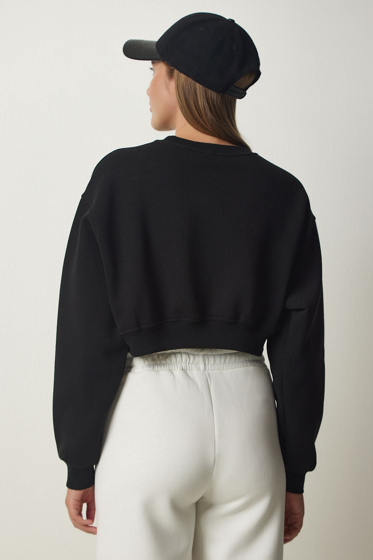 Siyah Baskılı Şardonlu Crop Örme Sweatshirt HF00443