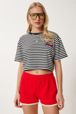Siyah Çizgili Nakışlı Pamuklu Crop Örme T-Shirt CR00495