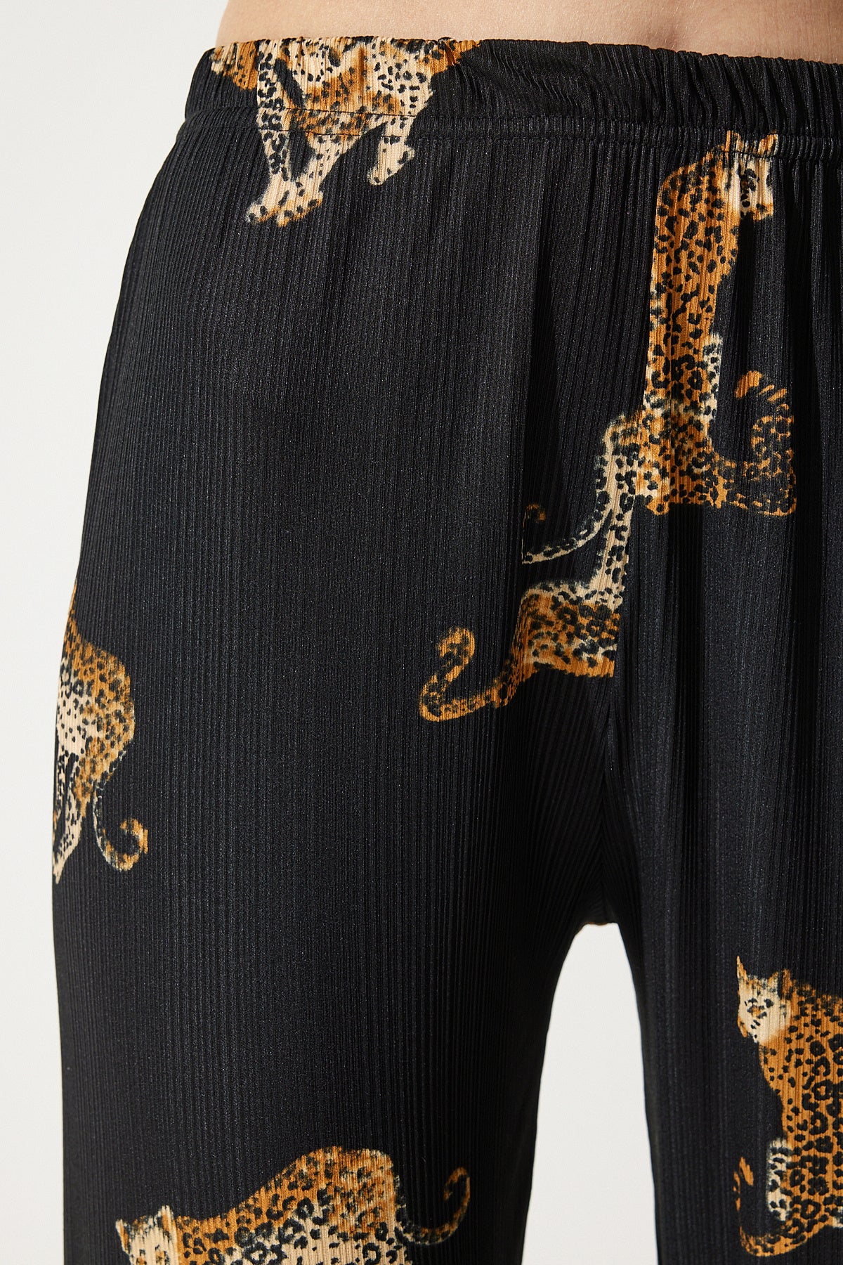 Siyah Kaplan Desenli Tokalı T-Shirt Pantolon Örme Pijama Takımı FP00004
