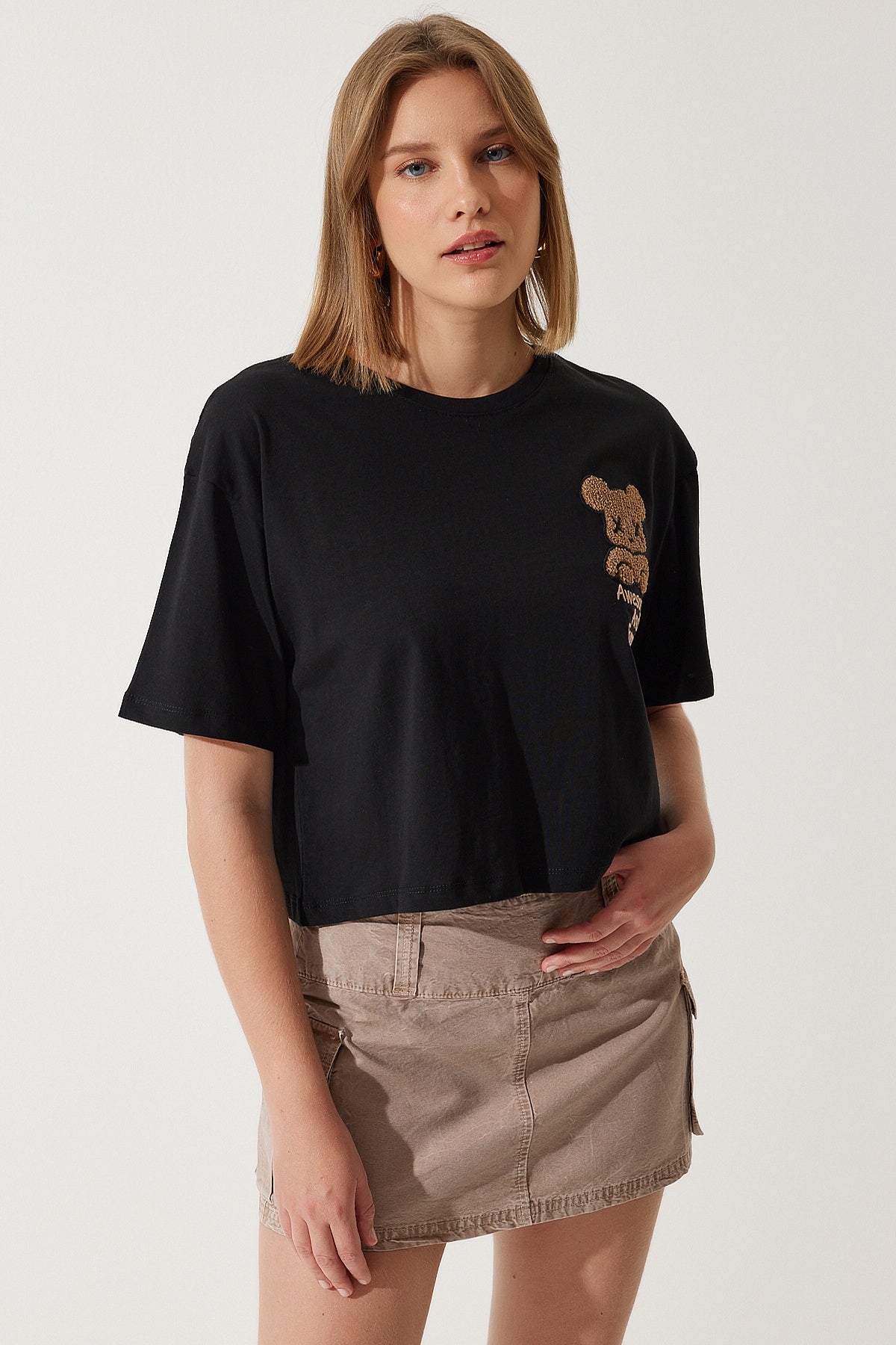 Siyah Ayıcık Armalı Crop Örme T-Shirt HF00455