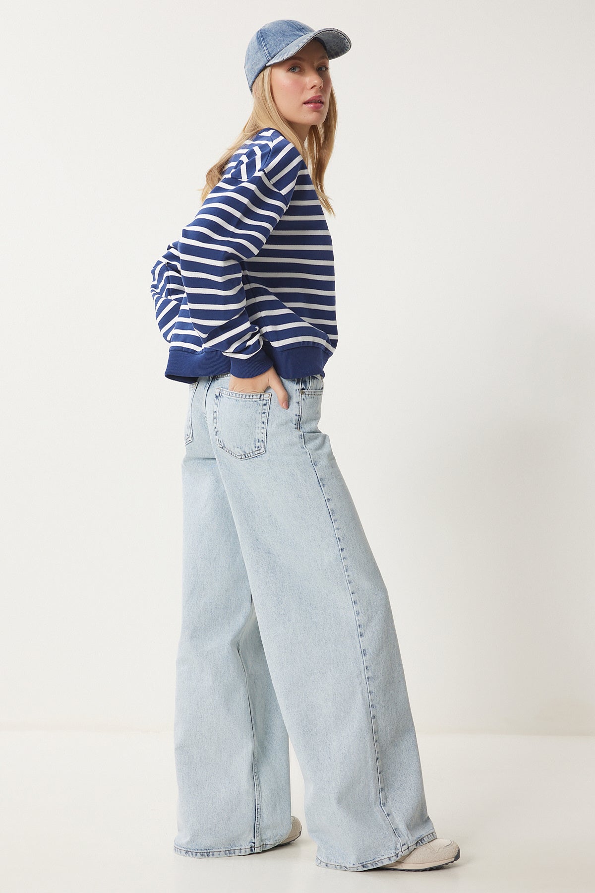 Buz Mavi Orta Bel Geniş Paça Jean FN03413