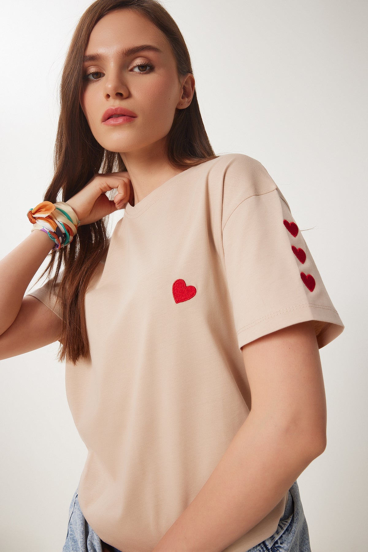 Bisküvi Kalp Nakışlı Pamuklu Örme T-Shirt MP00032