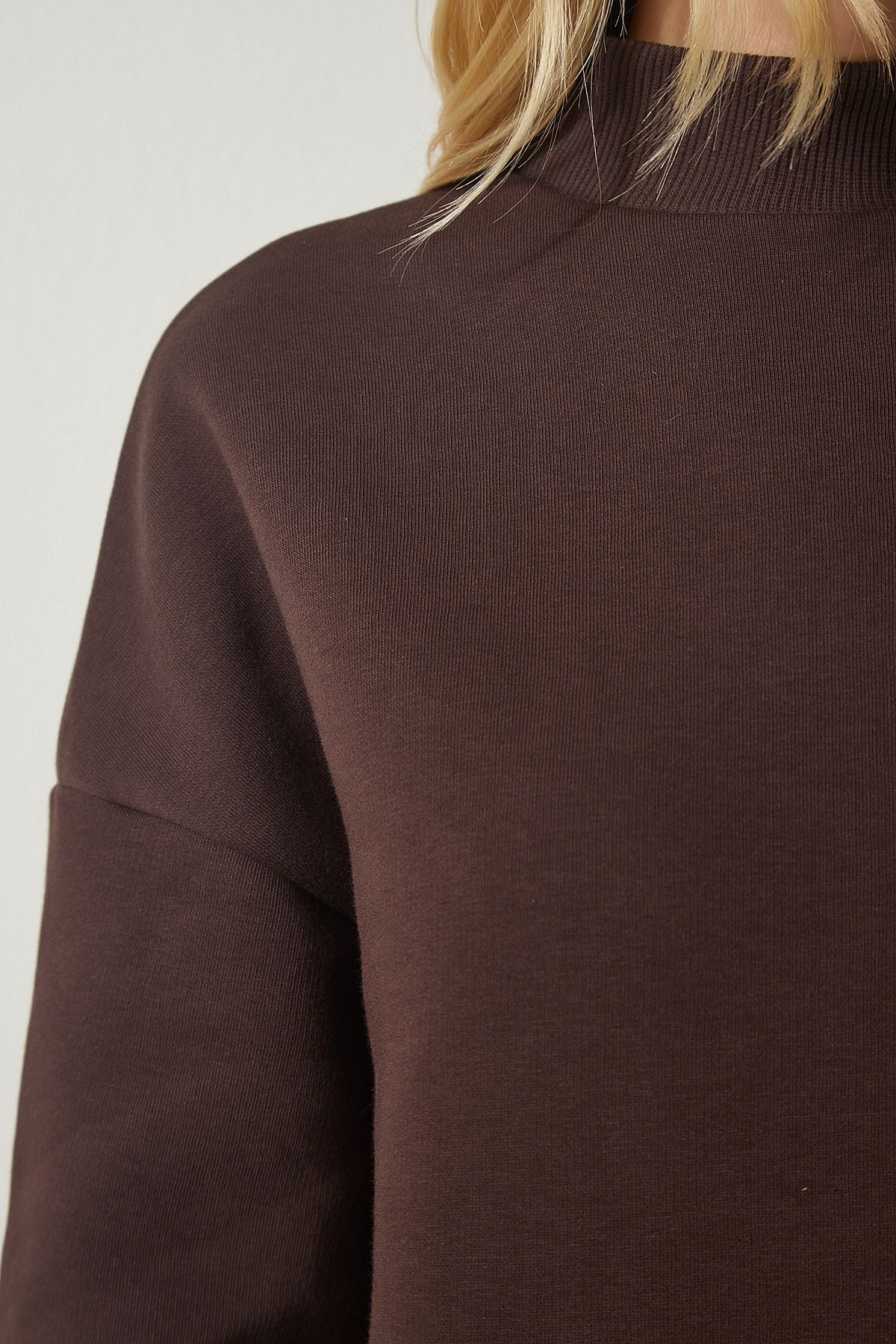 Kahverengi Dik Yaka Basic Şardonlu Sweatshirt UB00166
