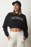 Siyah Baskılı Şardonlu Crop Örme Sweatshirt HF00443