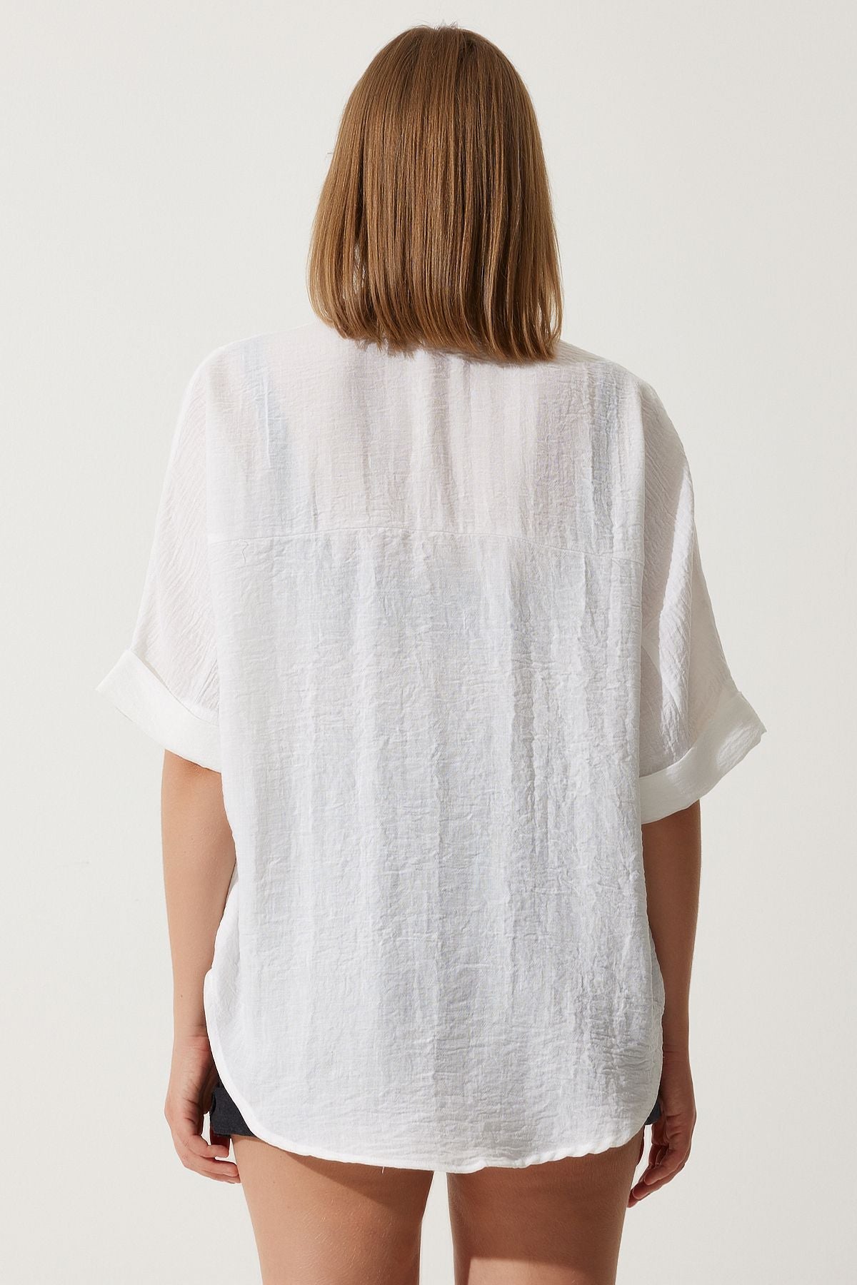 Beyaz Nakışlı Cepli Oversize Keten Ayrobin Gömlek RG00031
