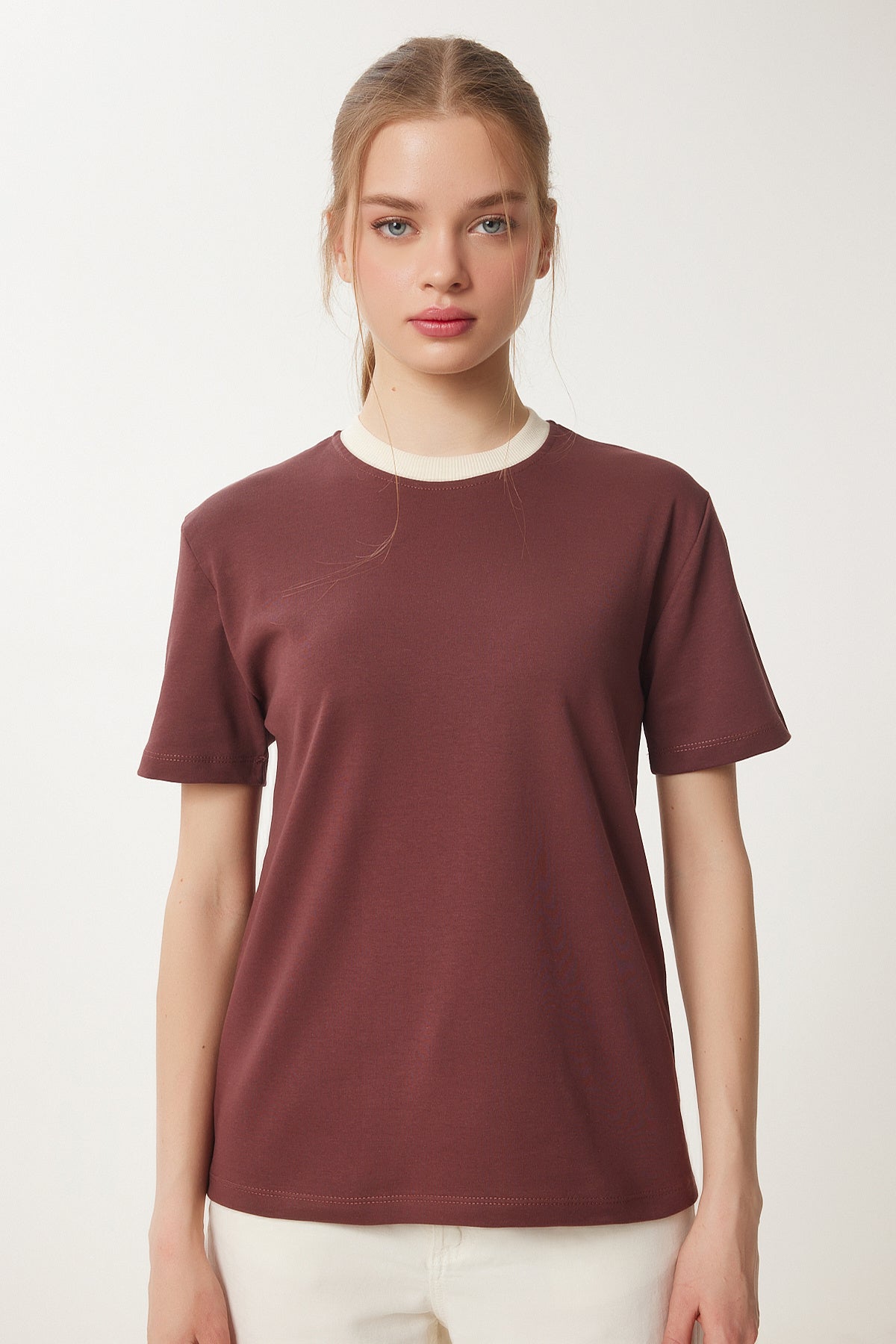 Kahverengi Kontrast Renkli Pamuklu Örme T-Shirt CR00472