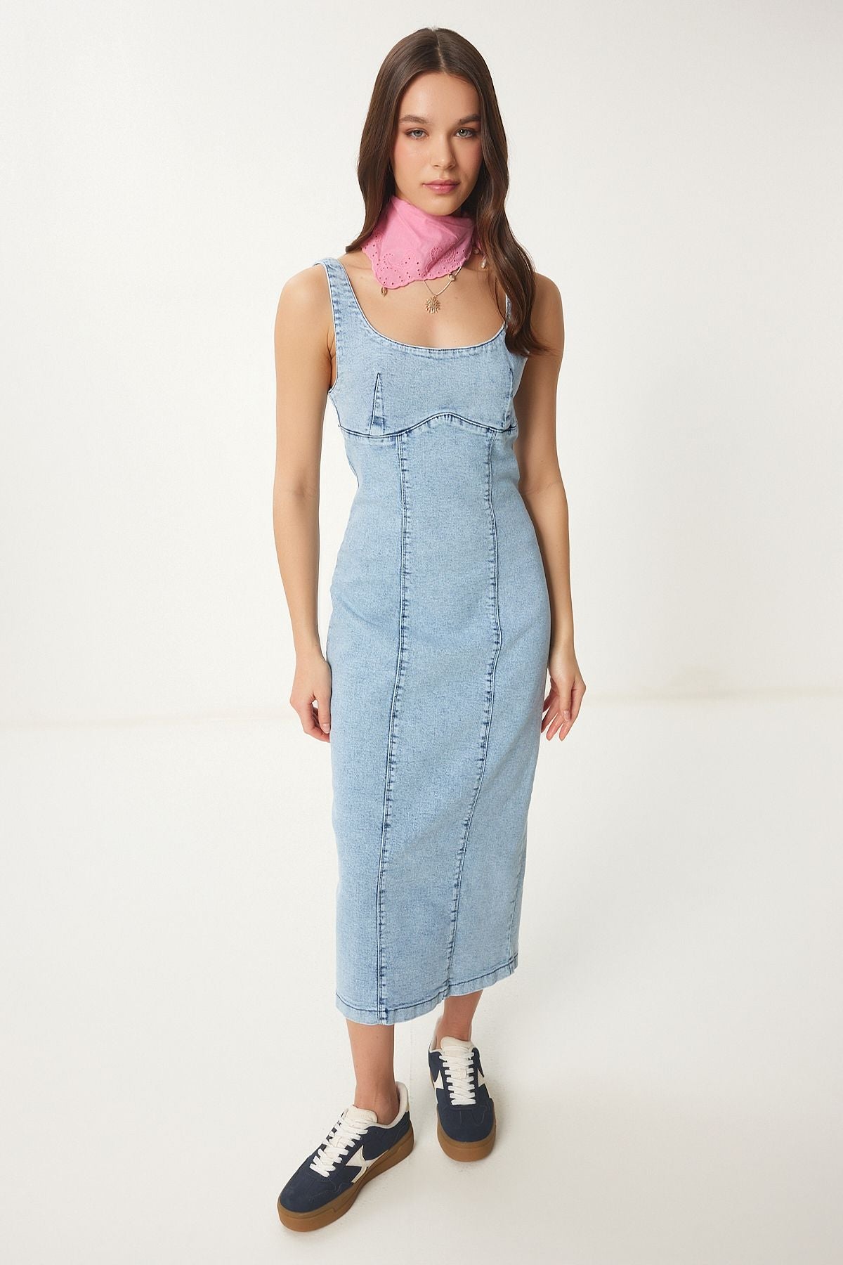 Orta Mavi Fermuarlı Askılı Midi Denim Elbise OK00061