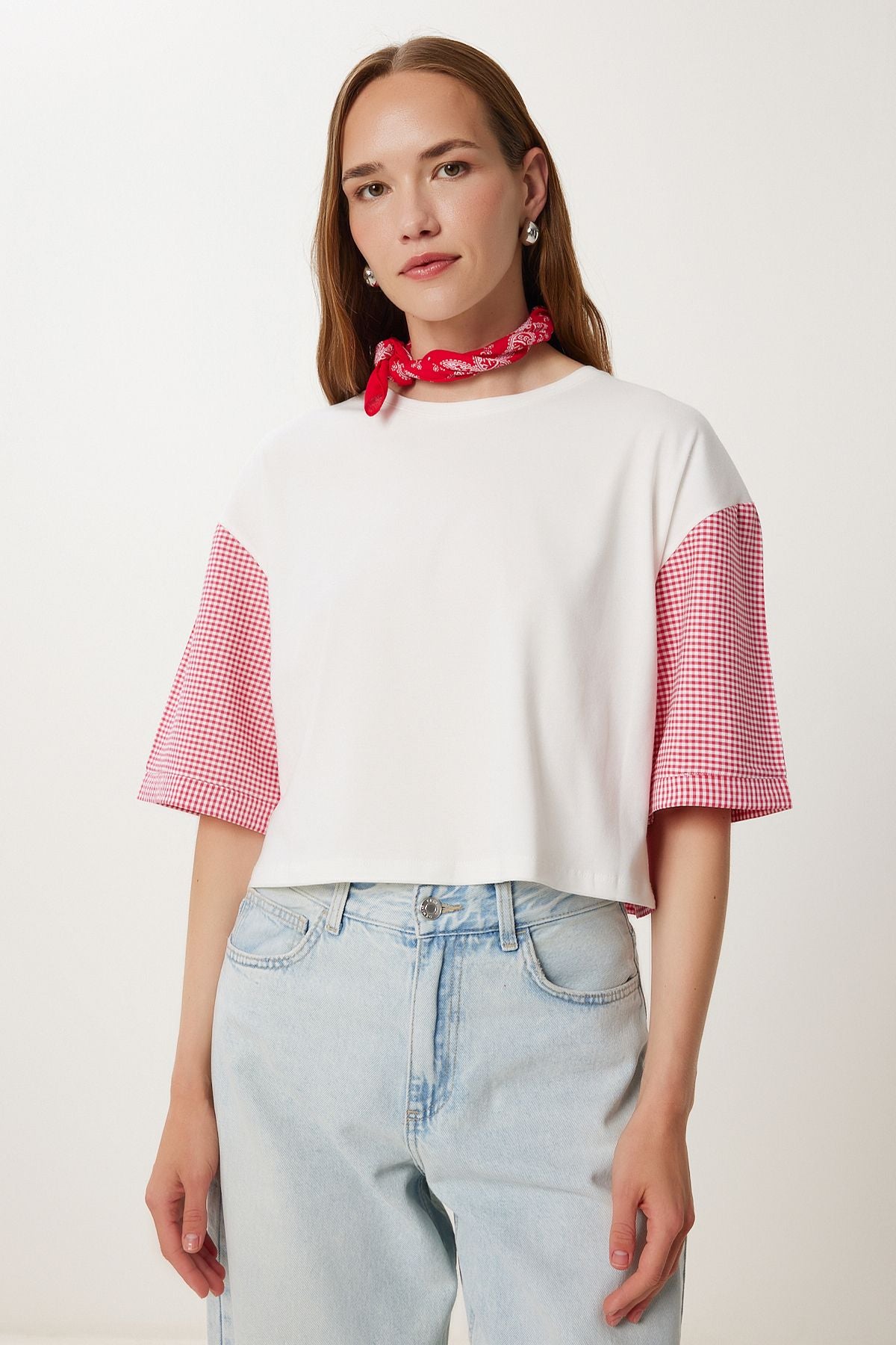 Beyaz Pembe Kareli Örme Crop T-Shirt TP00088