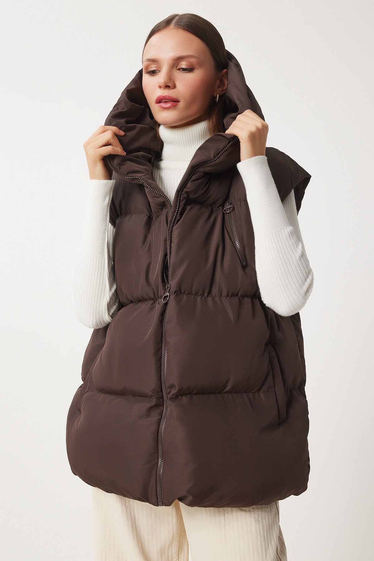 Kahverengi Kapüşonlu Oversize Uzun Şişme Yelek CI00017