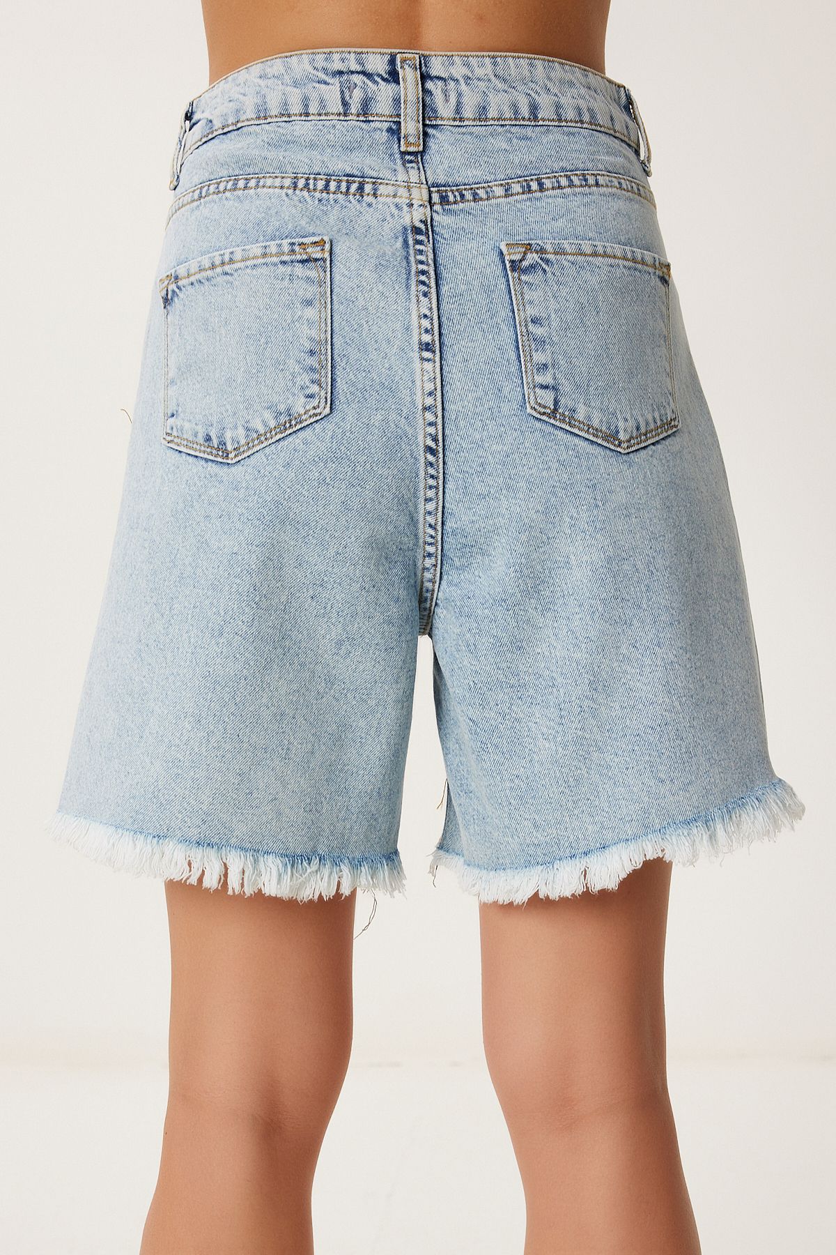 Açık Mavi Taş Detaylı Püsküllü Mini Denim Şort RC00162